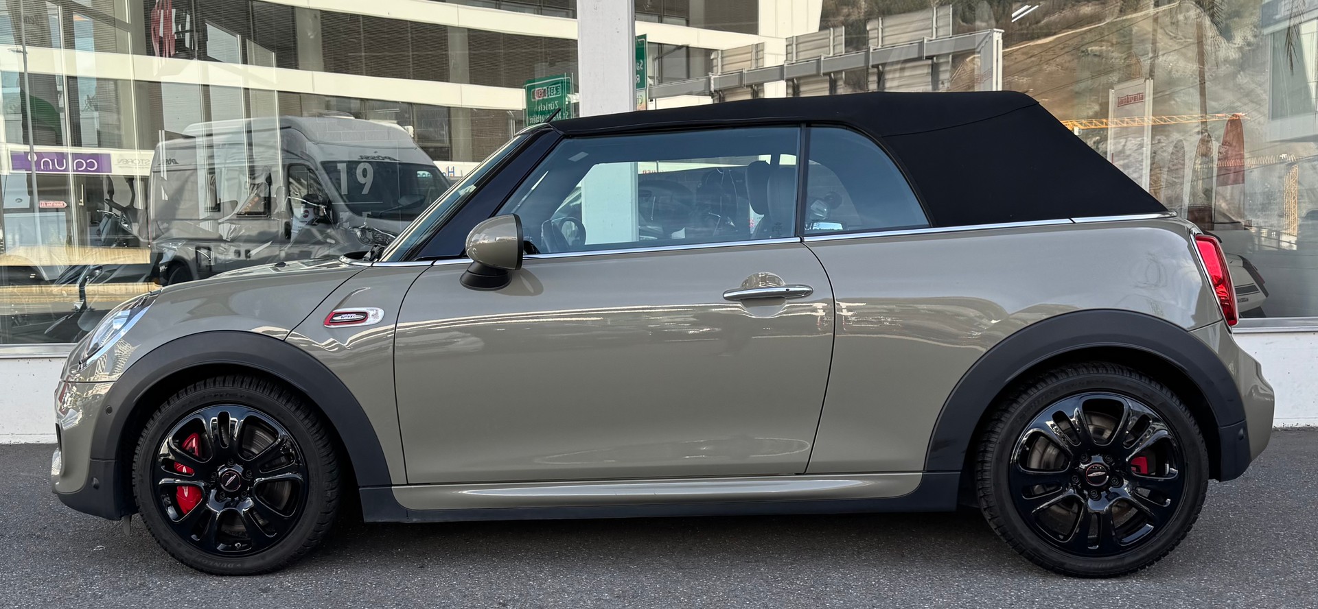 MINI Cooper John Cooper Works Cabriolet Steptronic-image-3