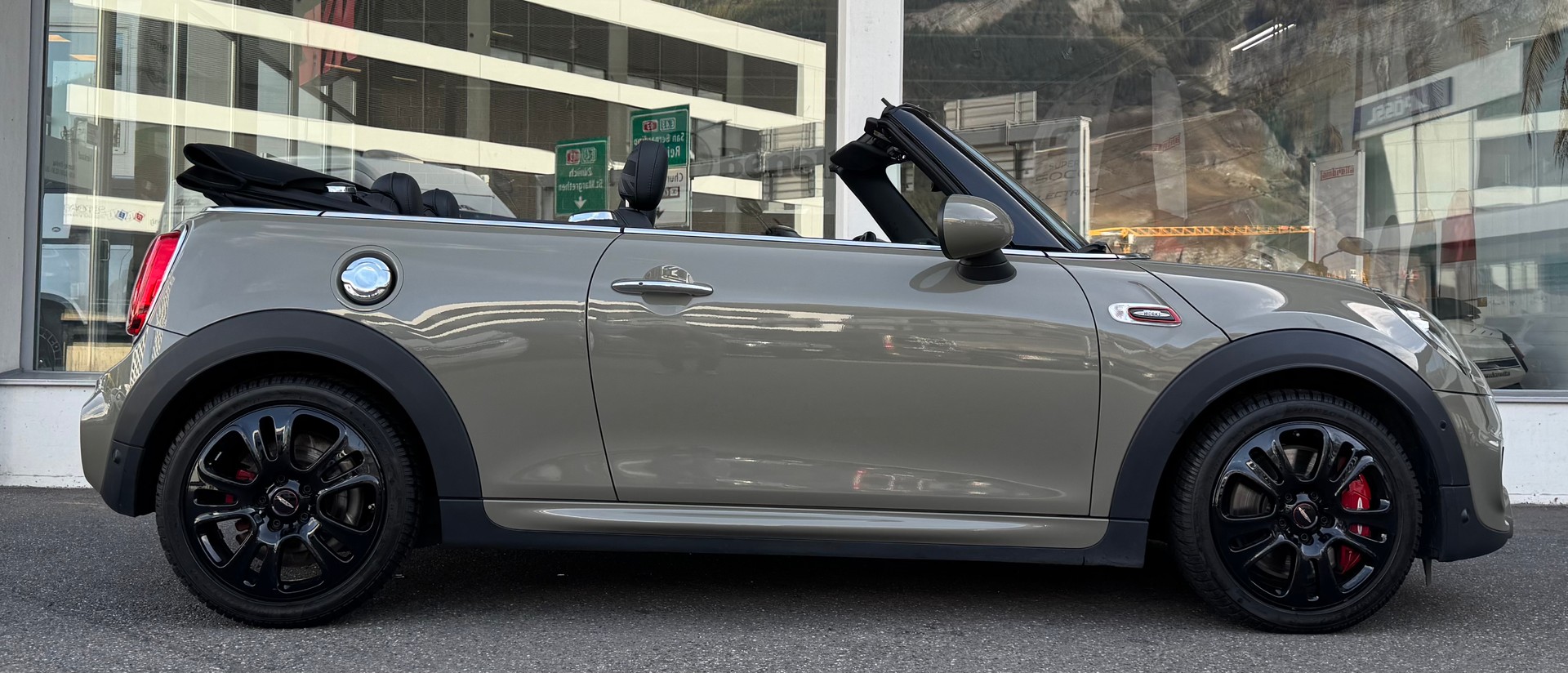 MINI Cooper John Cooper Works Cabriolet Steptronic-image-1