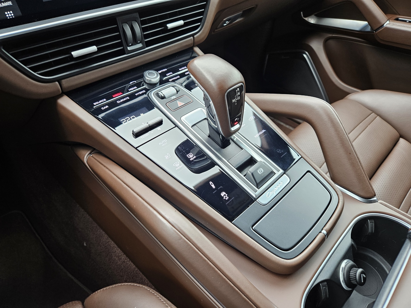 PORSCHE Cayenne Turbo Coupé S E-Hybrid-image-12