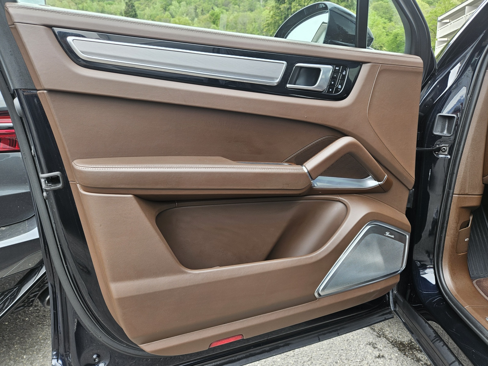 PORSCHE Cayenne Turbo Coupé S E-Hybrid-image-13