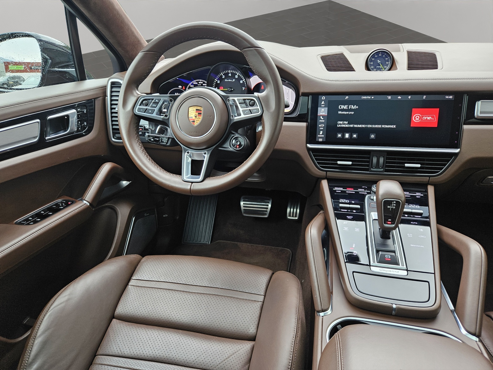 PORSCHE Cayenne Turbo Coupé S E-Hybrid-image-10
