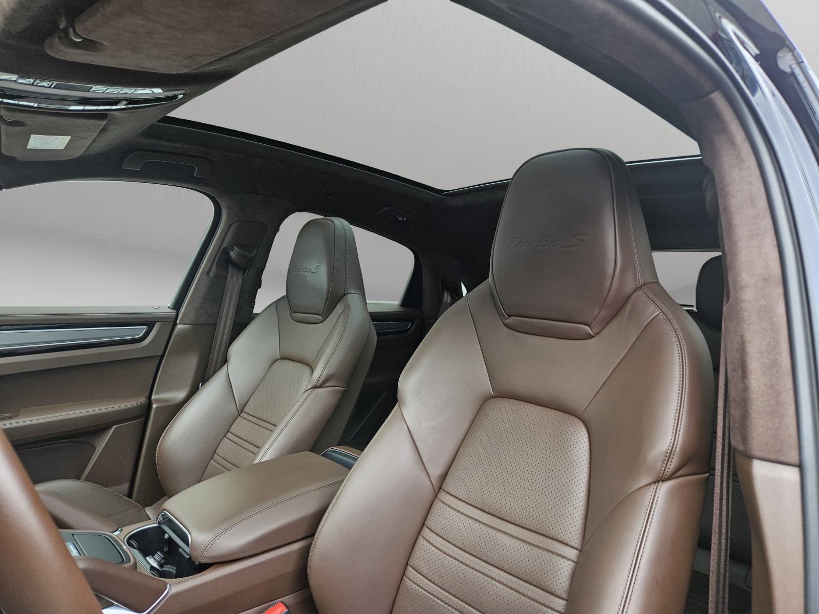 PORSCHE Cayenne Turbo Coupé S E-Hybrid-image-8