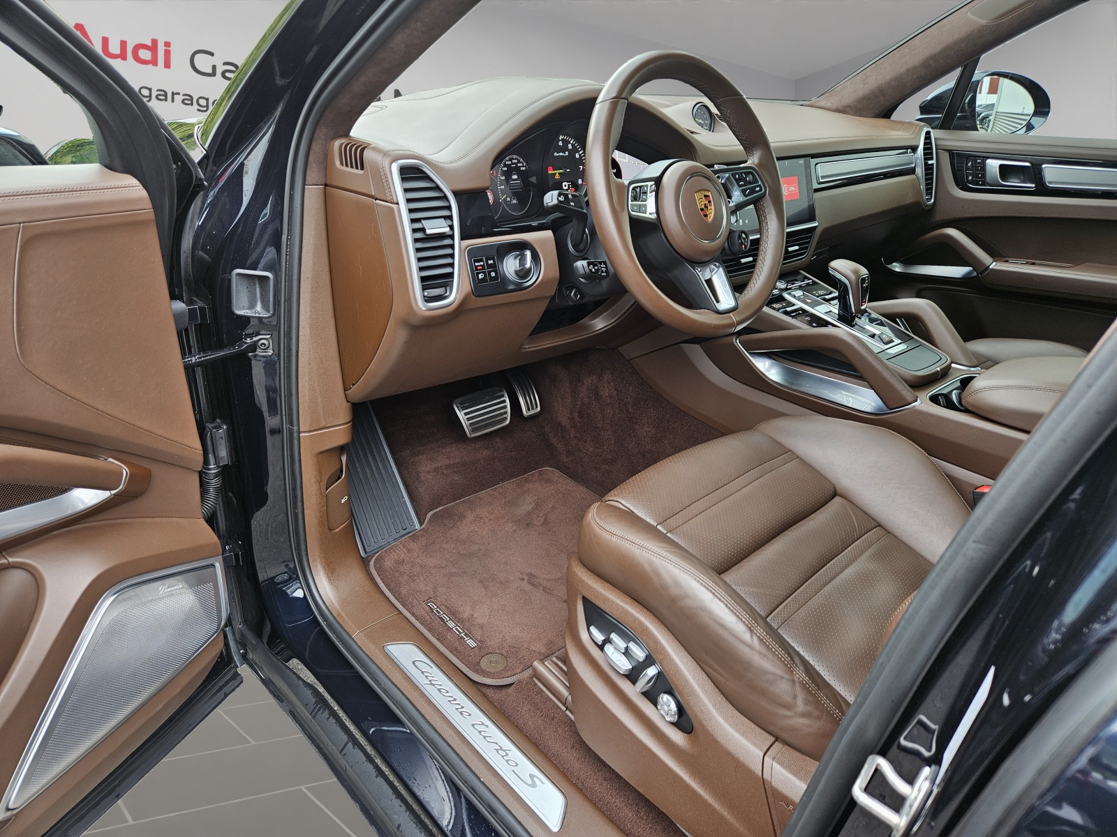 PORSCHE Cayenne Turbo Coupé S E-Hybrid-image-7