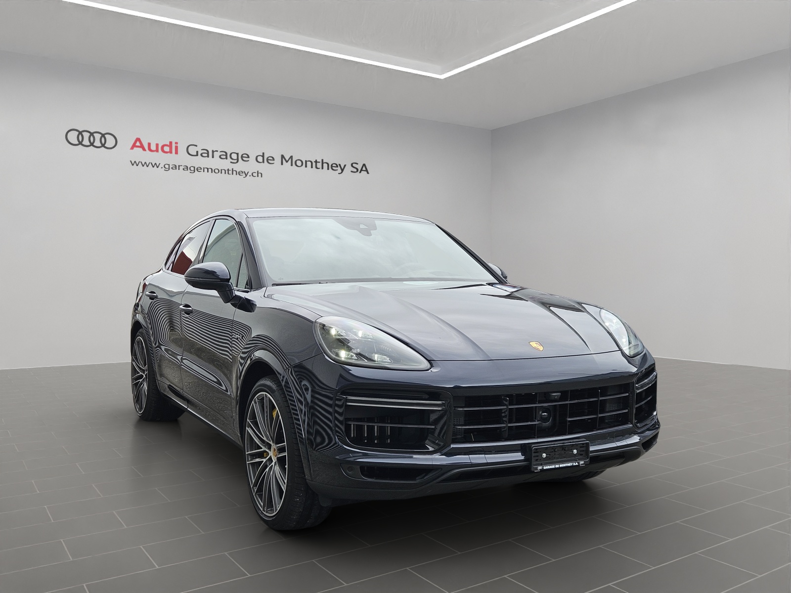 PORSCHE Cayenne Turbo Coupé S E-Hybrid-image-2