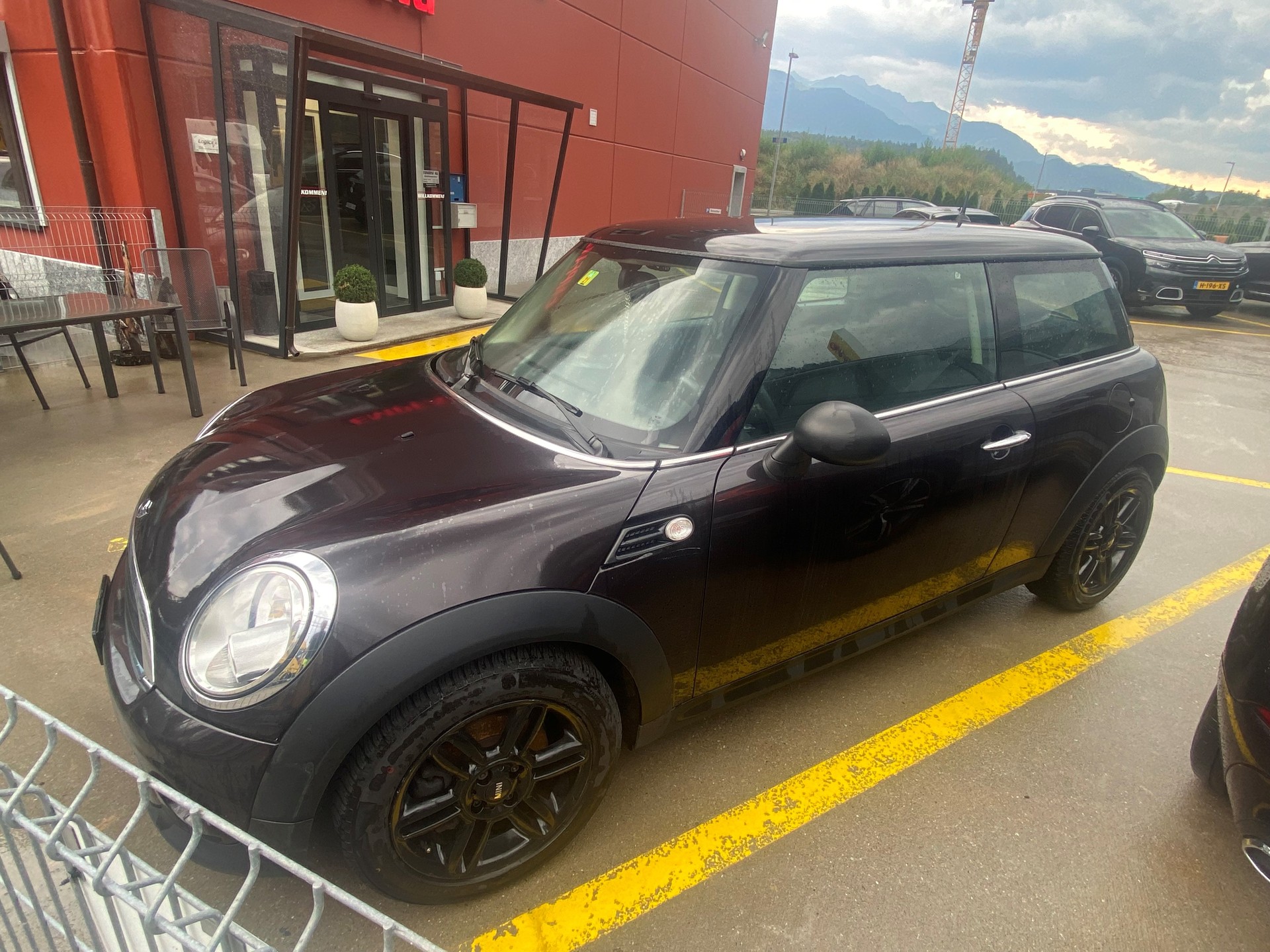 MINI Mini One-image-1