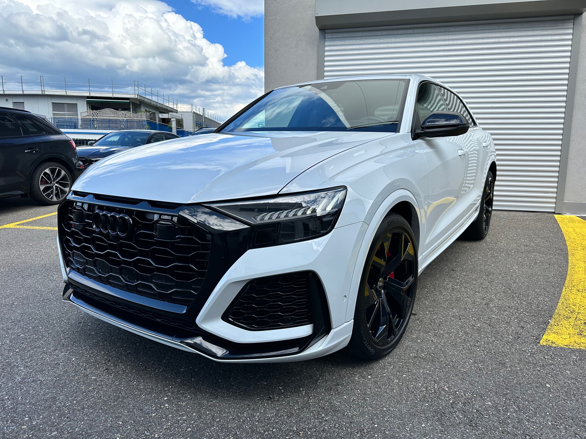 AUDI RSQ8 quattro tiptronic-image-0
