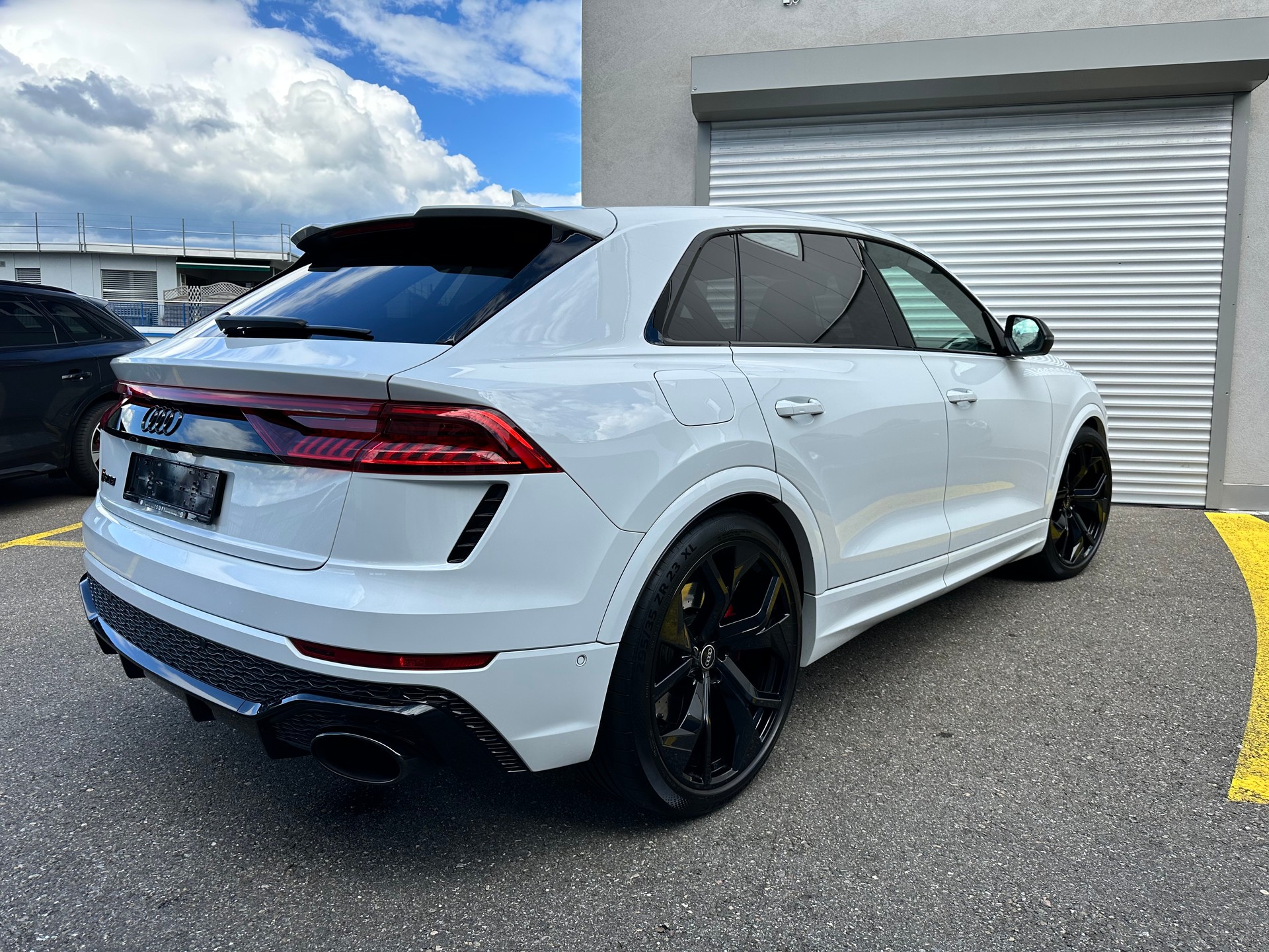 AUDI RSQ8 quattro tiptronic-image-2
