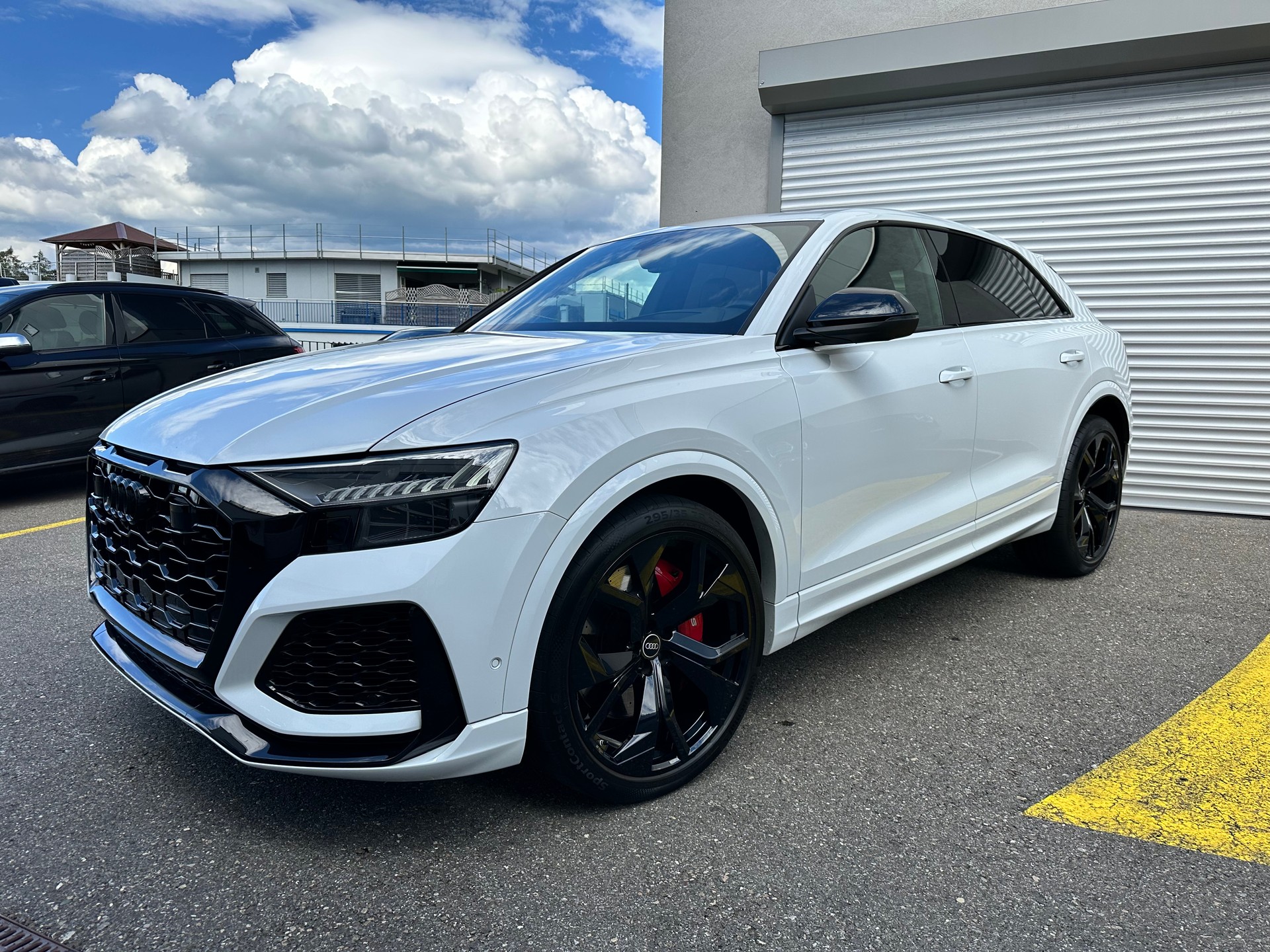 AUDI RSQ8 quattro tiptronic-image-1