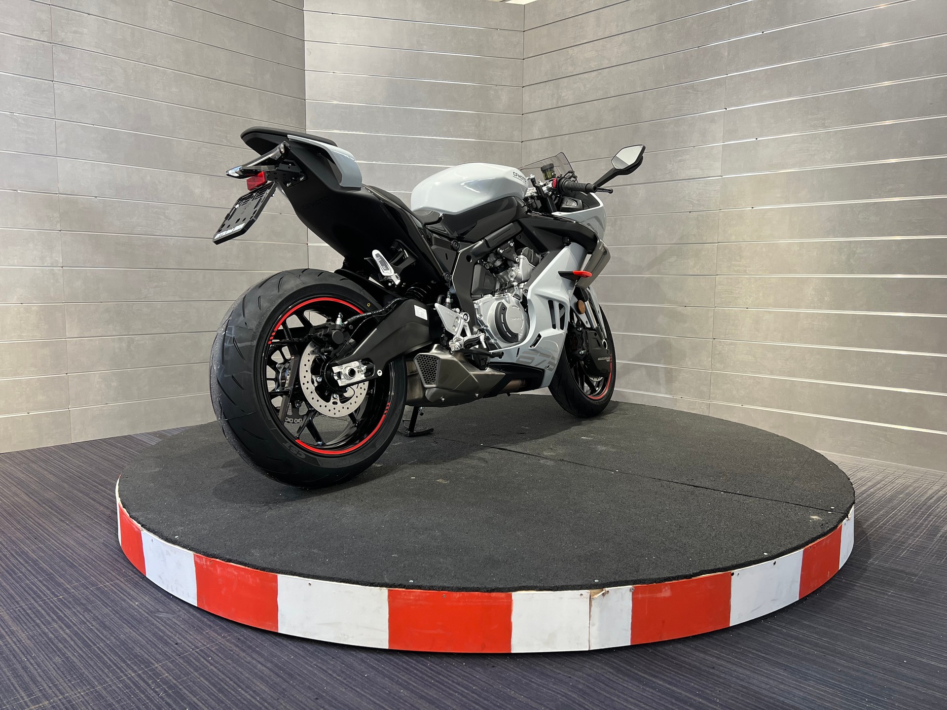 CF MOTO 675SR-R-image-5
