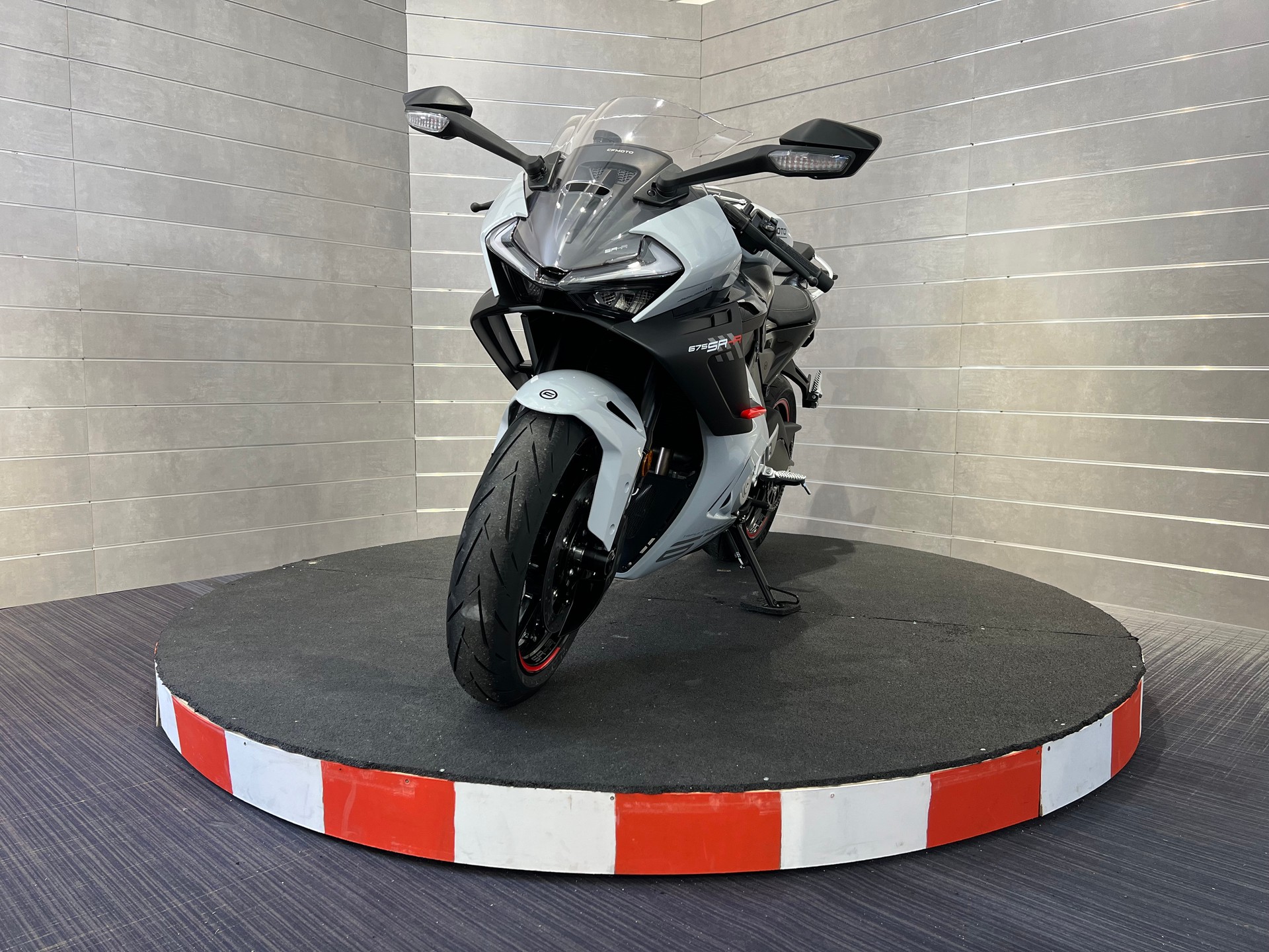 CF MOTO 675SR-R