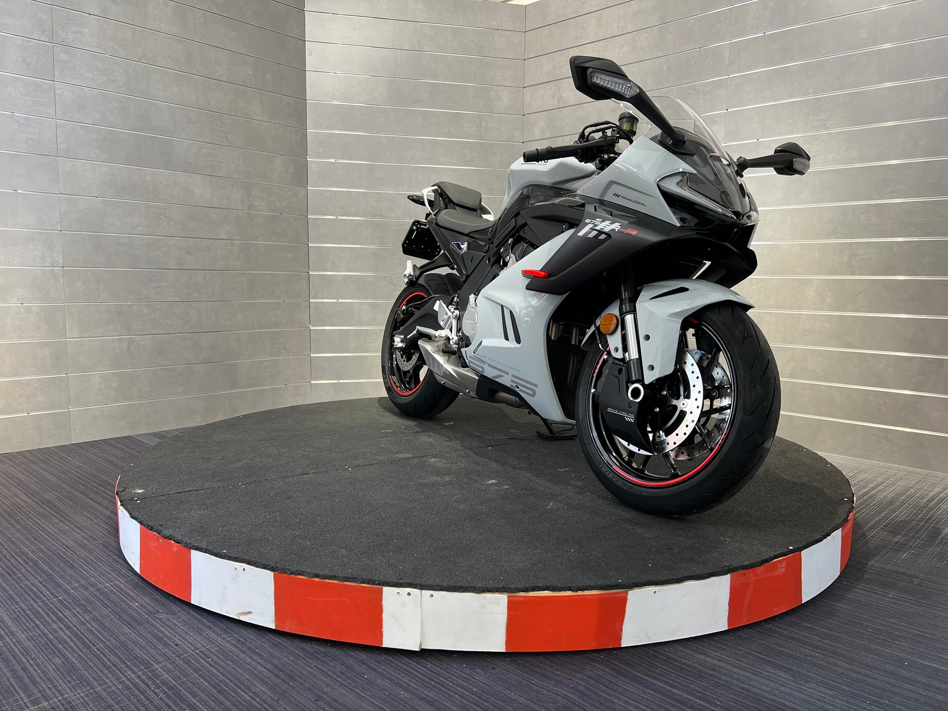 CF MOTO 675SR-R-image-7