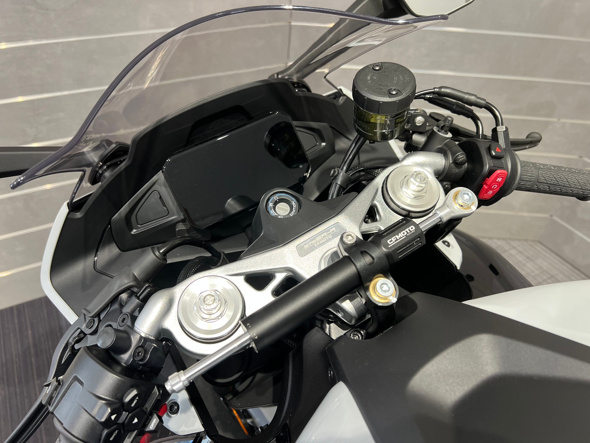 CF MOTO 675SR-R-image-9
