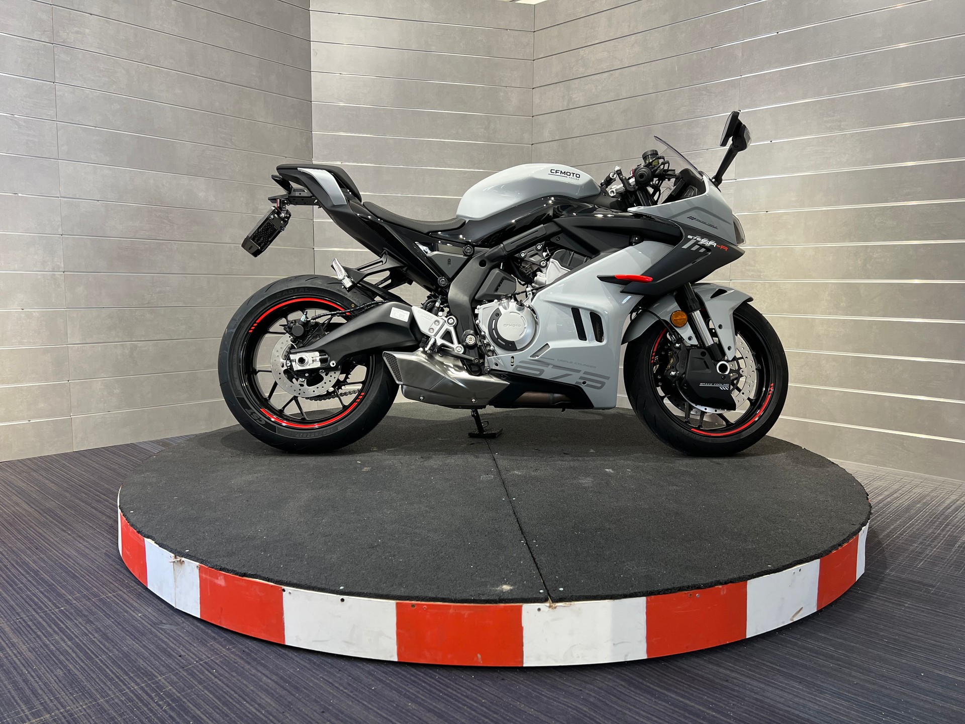CF MOTO 675SR-R-image-6