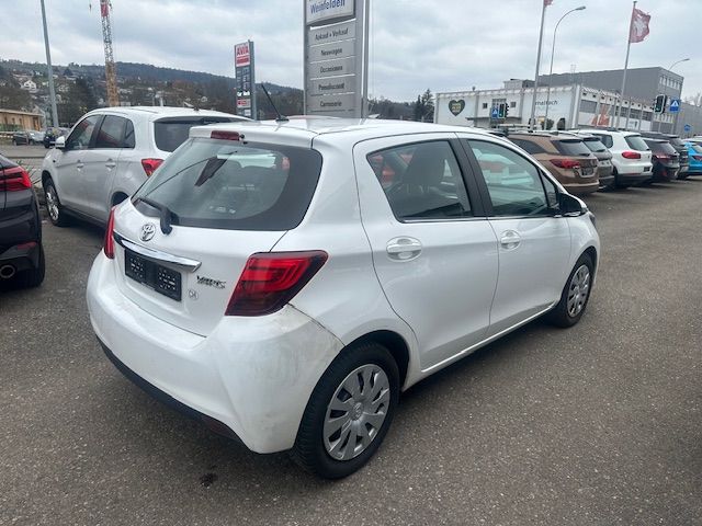 TOYOTA Yaris 1.0 Terra-image-4