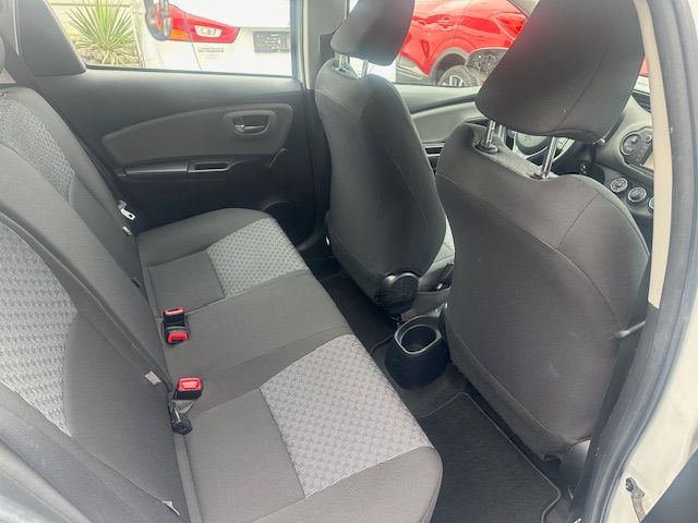 TOYOTA Yaris 1.0 Terra-image-10