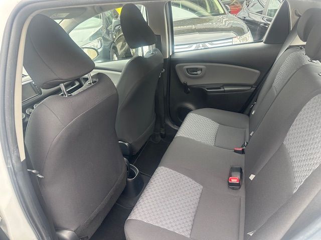 TOYOTA Yaris 1.0 Terra-image-9