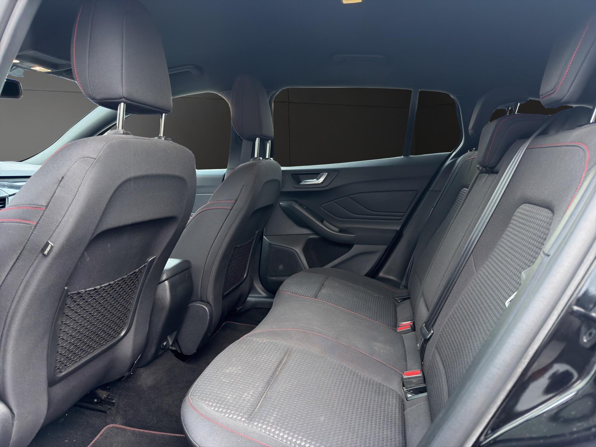 FORD Focus Station Wagon 1.0i EcoB 125 ST-Line X-image-11