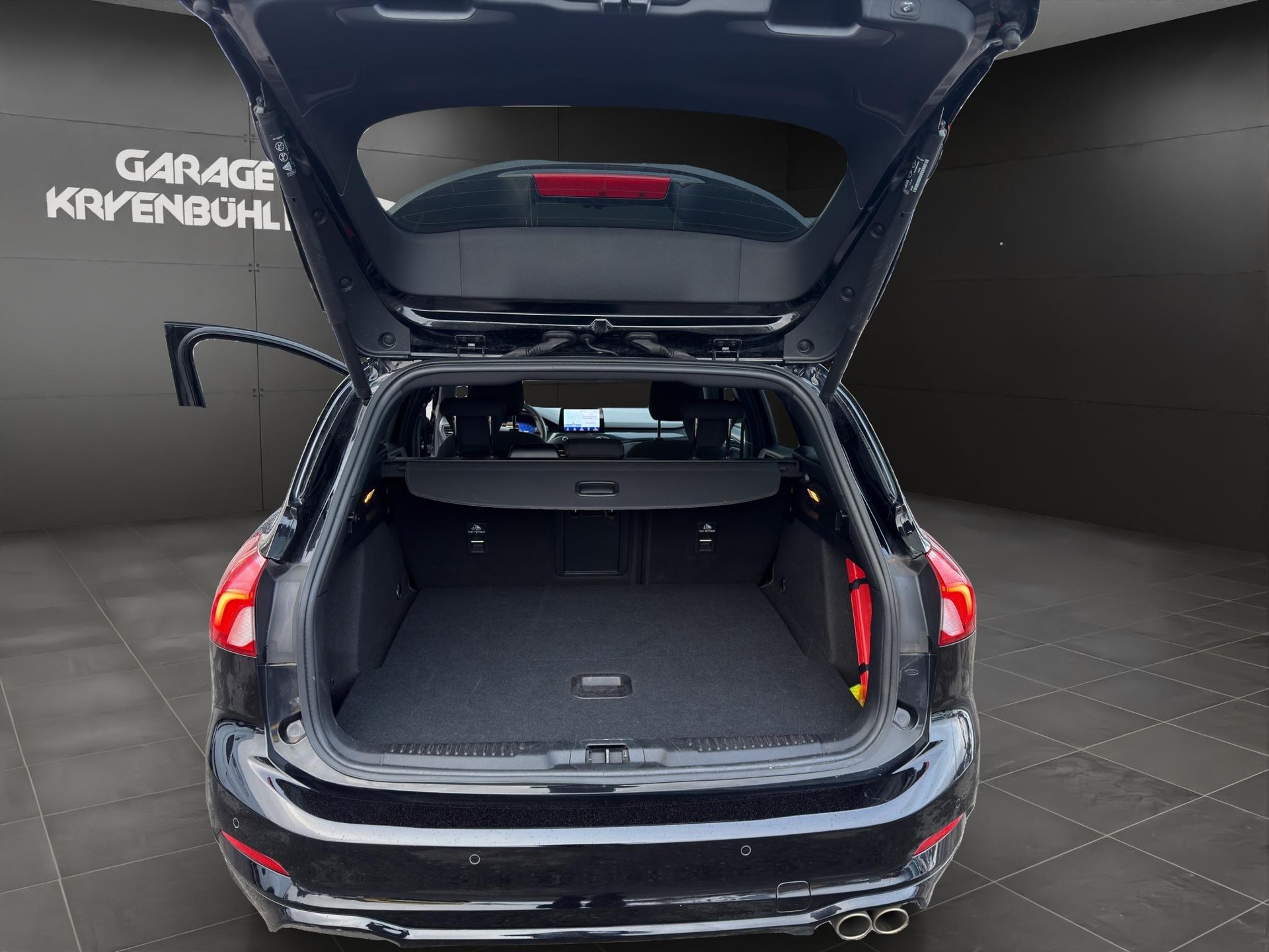 FORD Focus Station Wagon 1.0i EcoB 125 ST-Line X-image-12