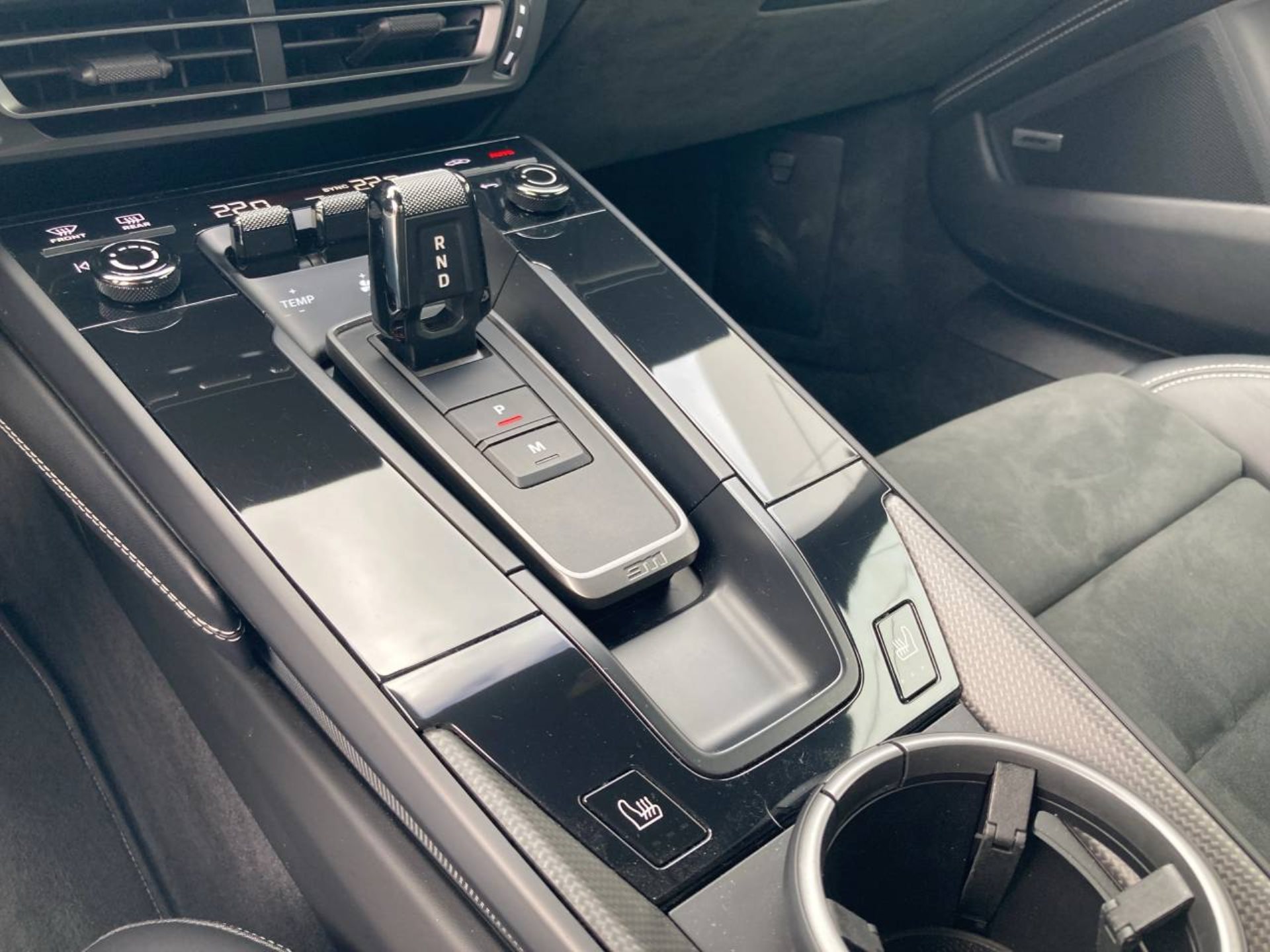 PORSCHE 911 Carrera 4 GTS-image-24