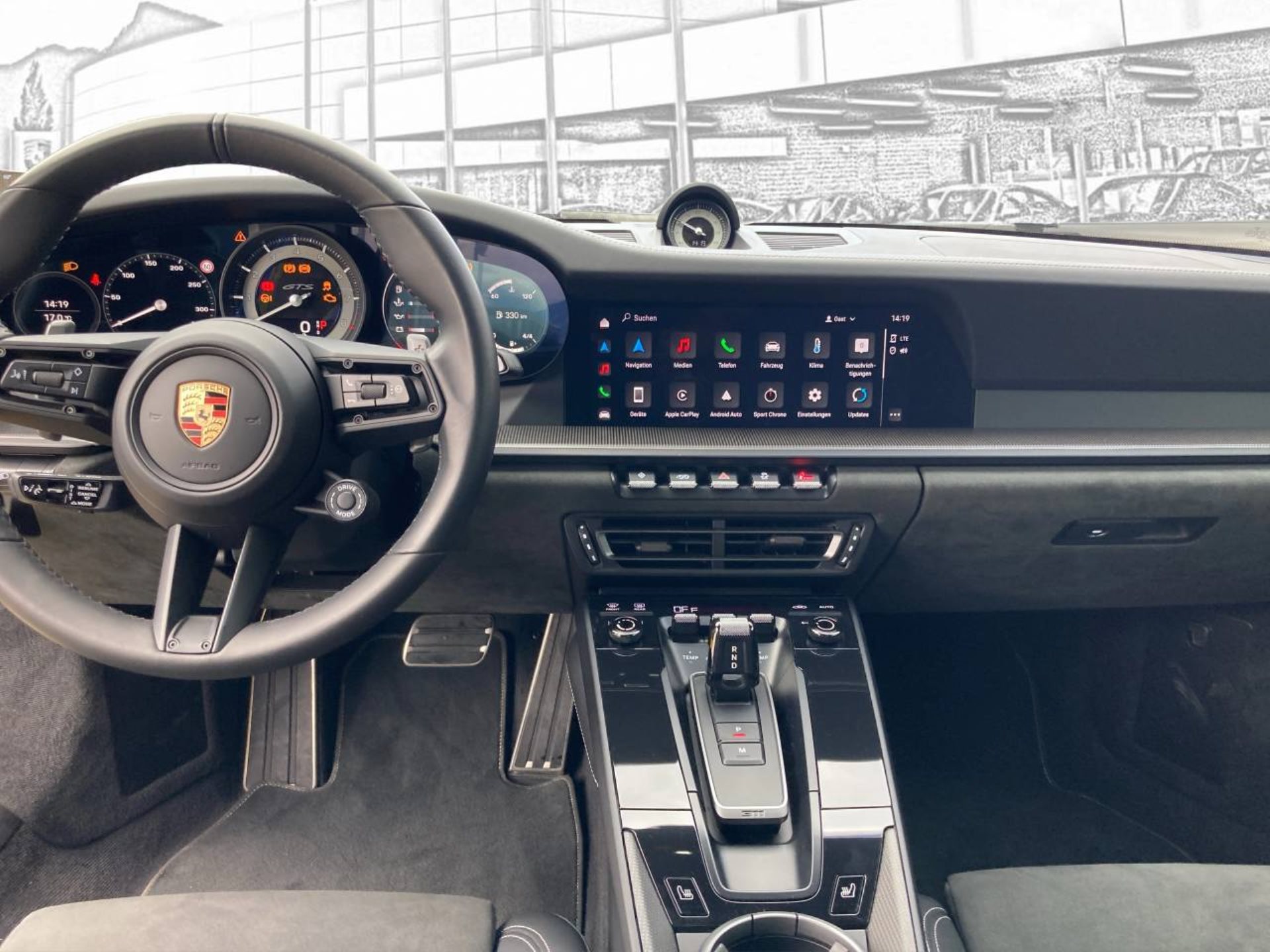 PORSCHE 911 Carrera 4 GTS-image-4