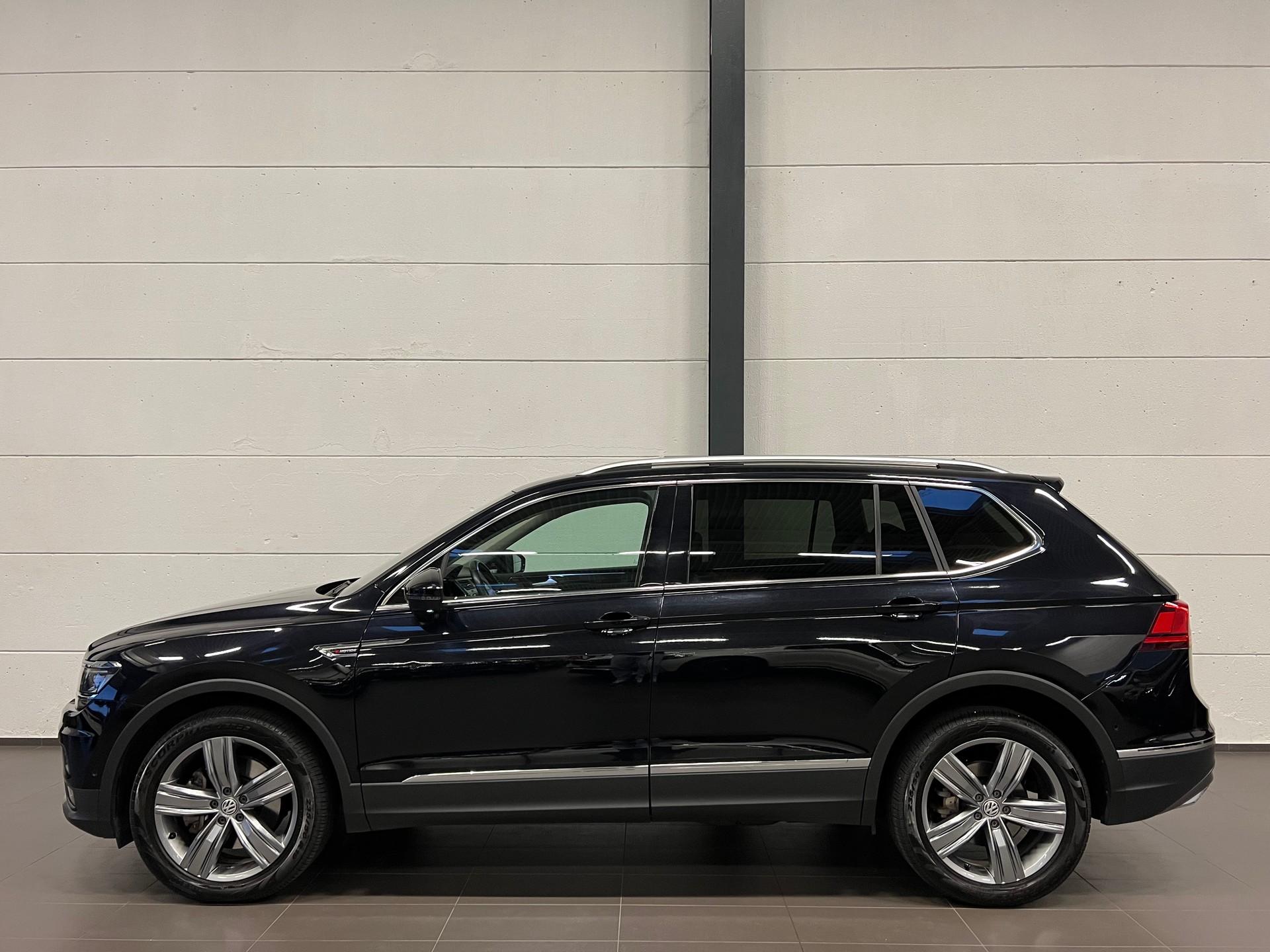 VW Tiguan Allspace 2.0 TDI SCR Highline 4Motion DSG-image-8
