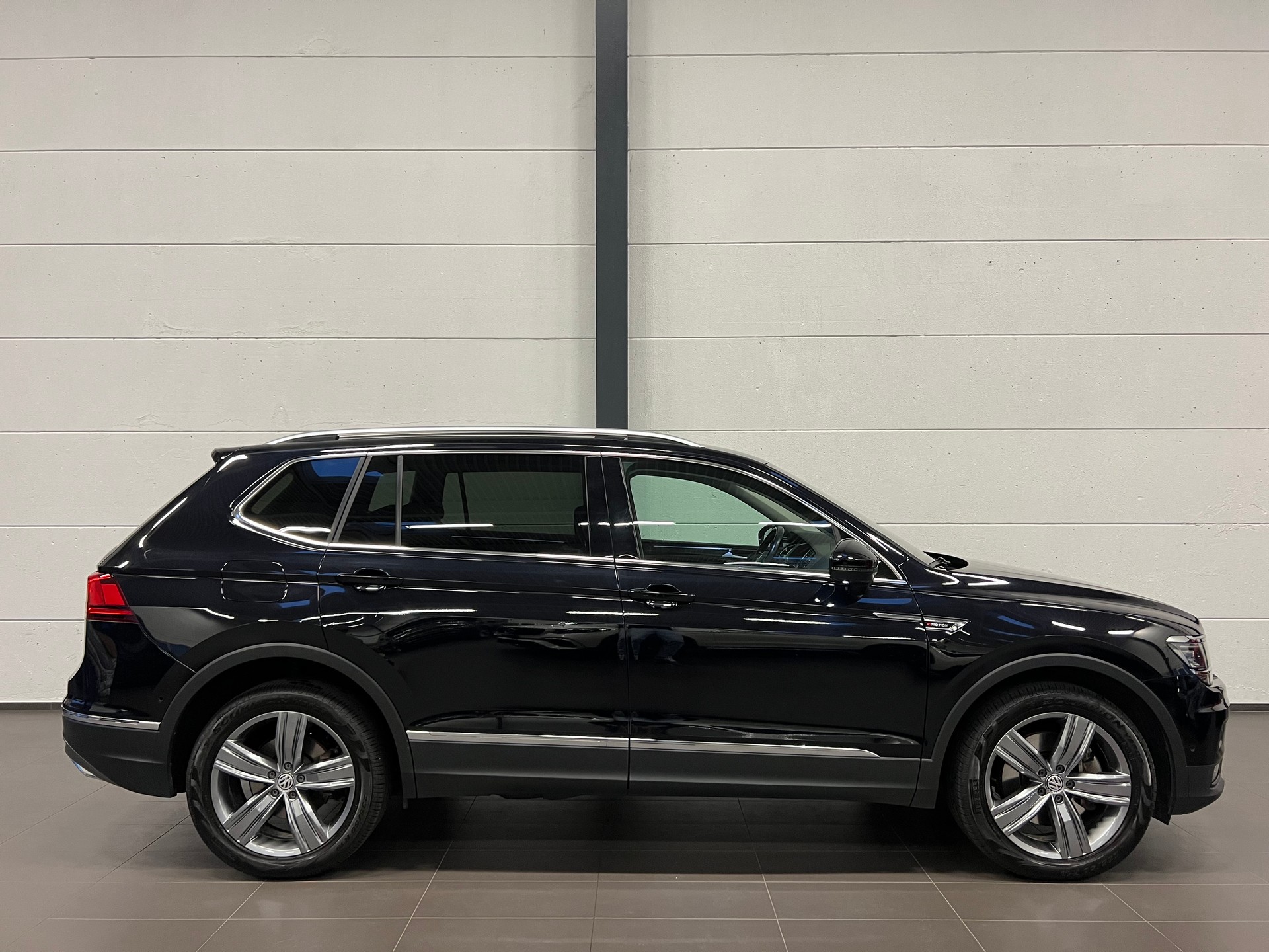 VW Tiguan Allspace 2.0 TDI SCR Highline 4Motion DSG-image-9