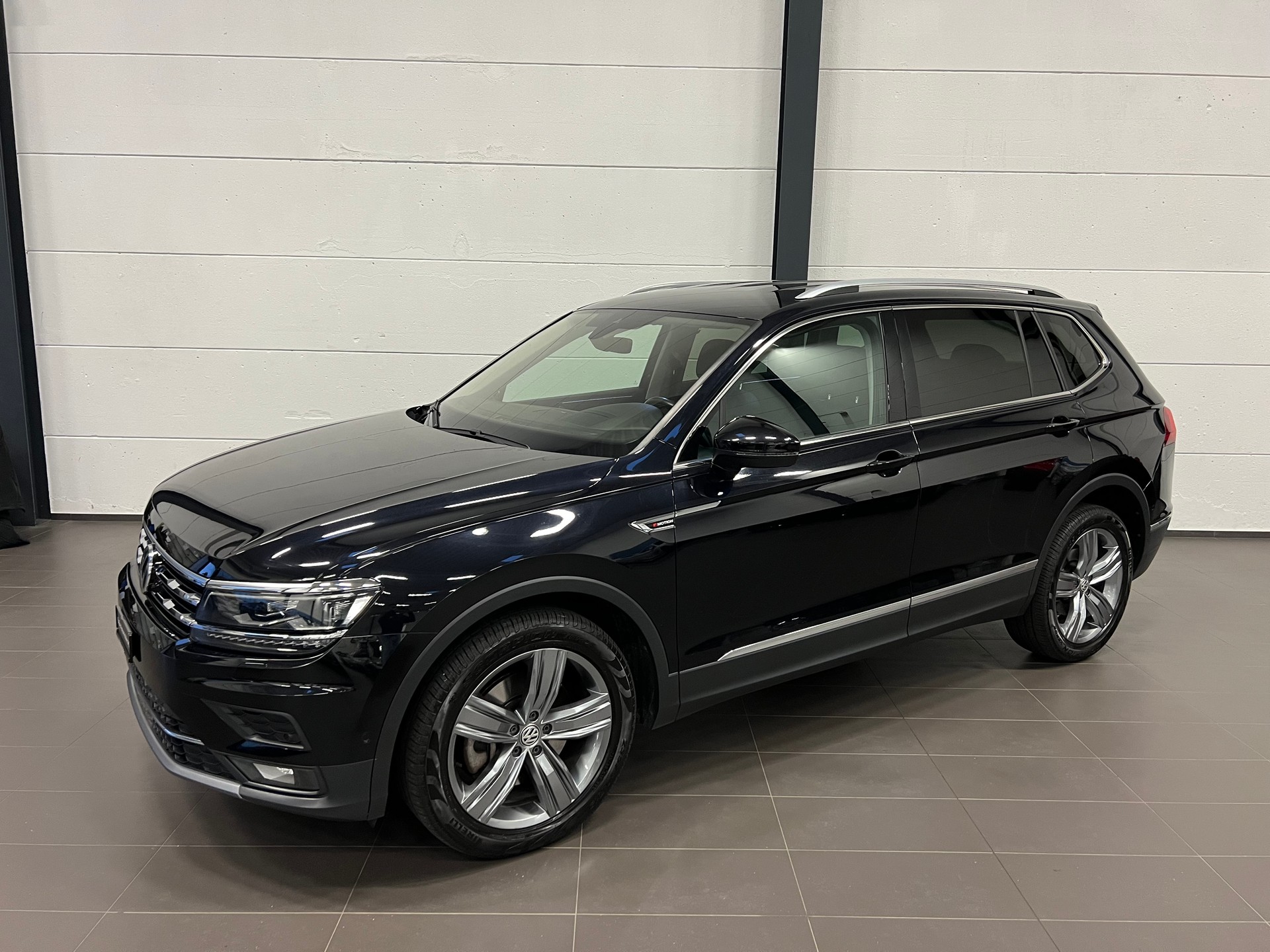 VW Tiguan Allspace 2.0 TDI SCR Highline 4Motion DSG-image-2