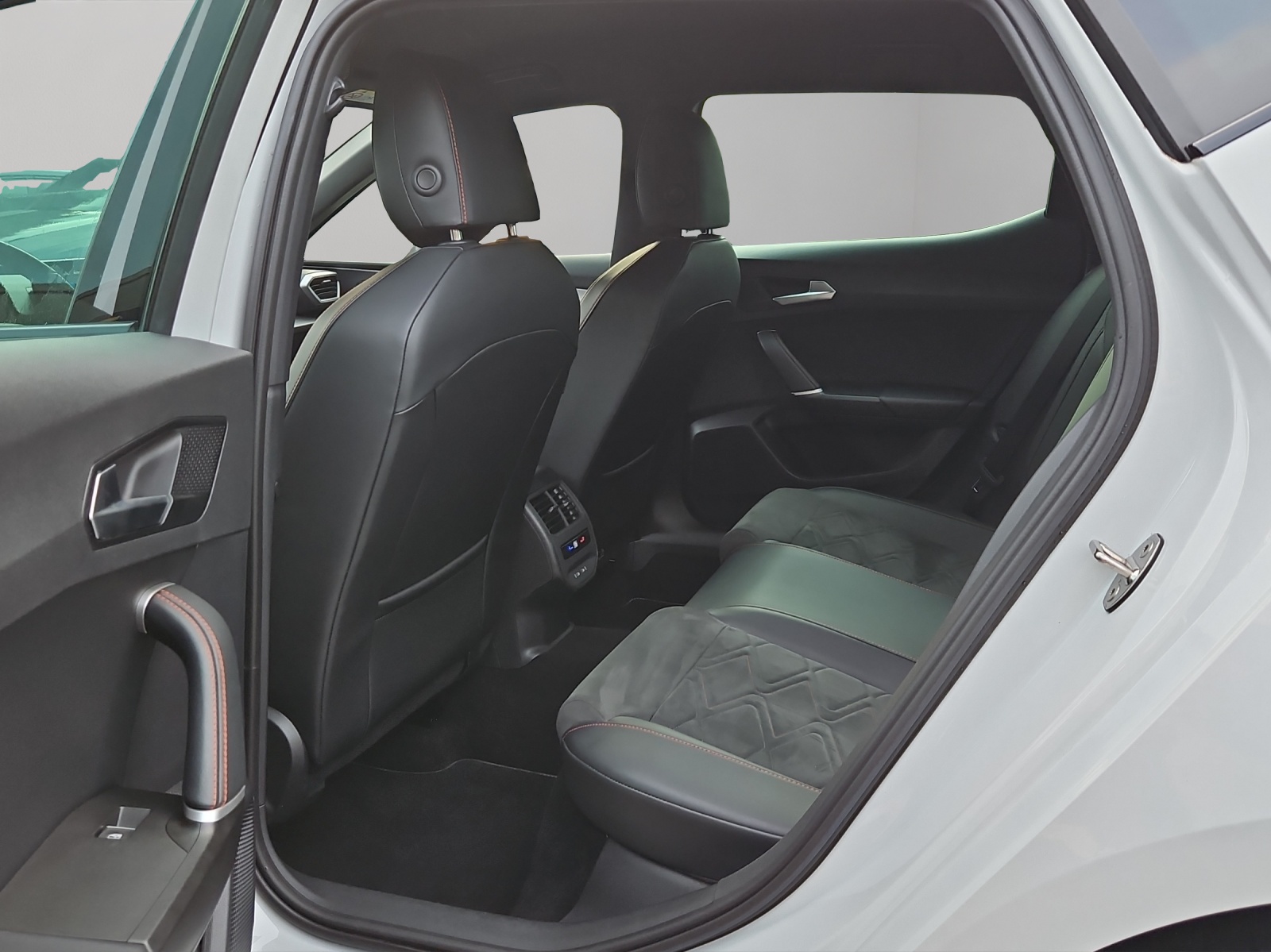 SEAT Leon 1.5 eTSI mHEV DSG Hola FR-image-8
