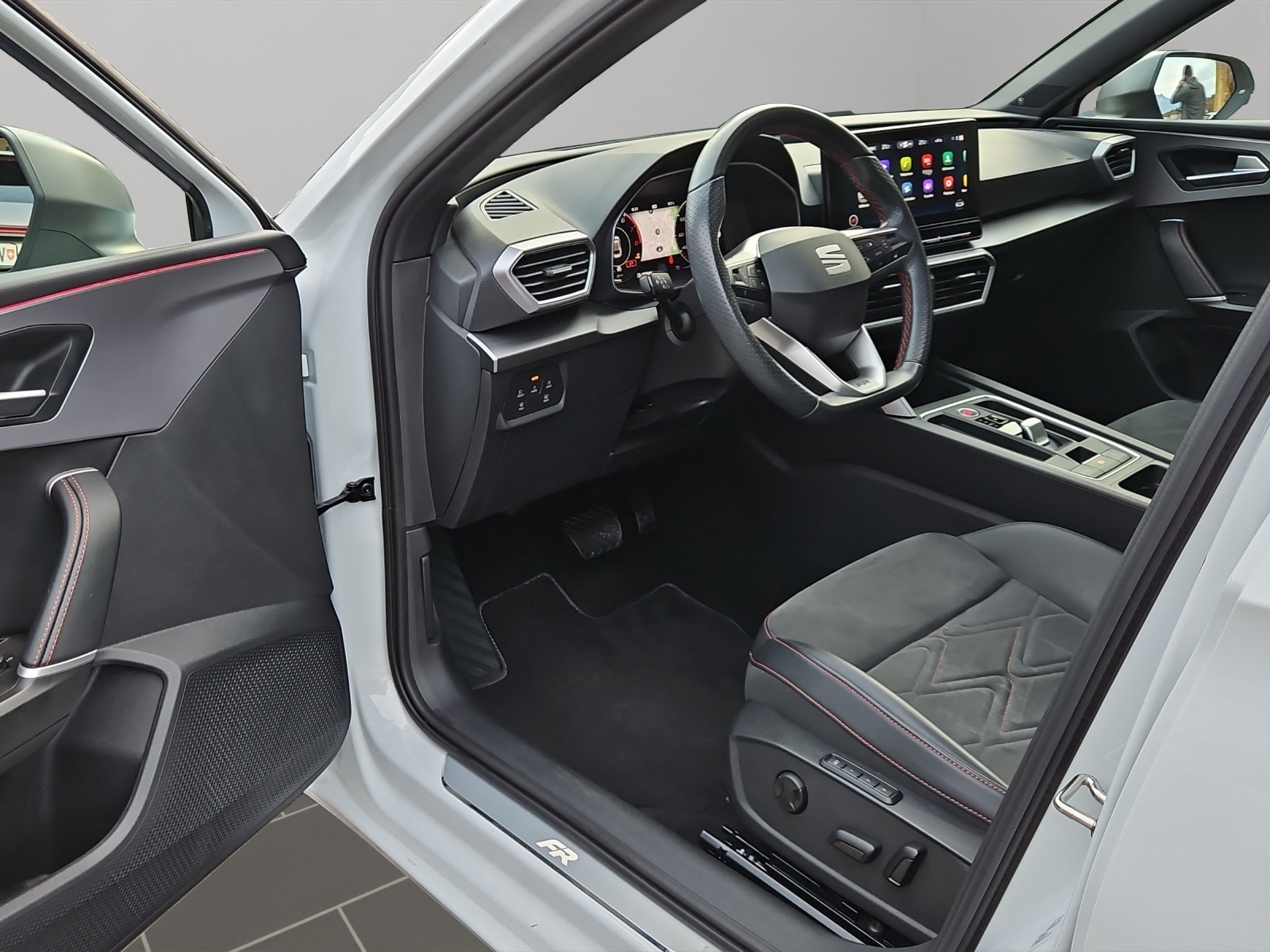 SEAT Leon 1.5 eTSI mHEV DSG Hola FR-image-6