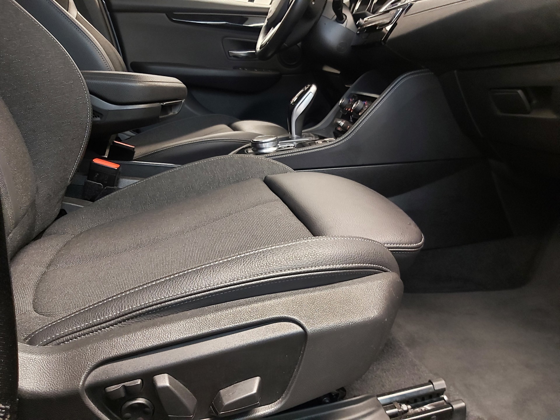 BMW 218d xDrive Active Tourer Sport Line-image-10