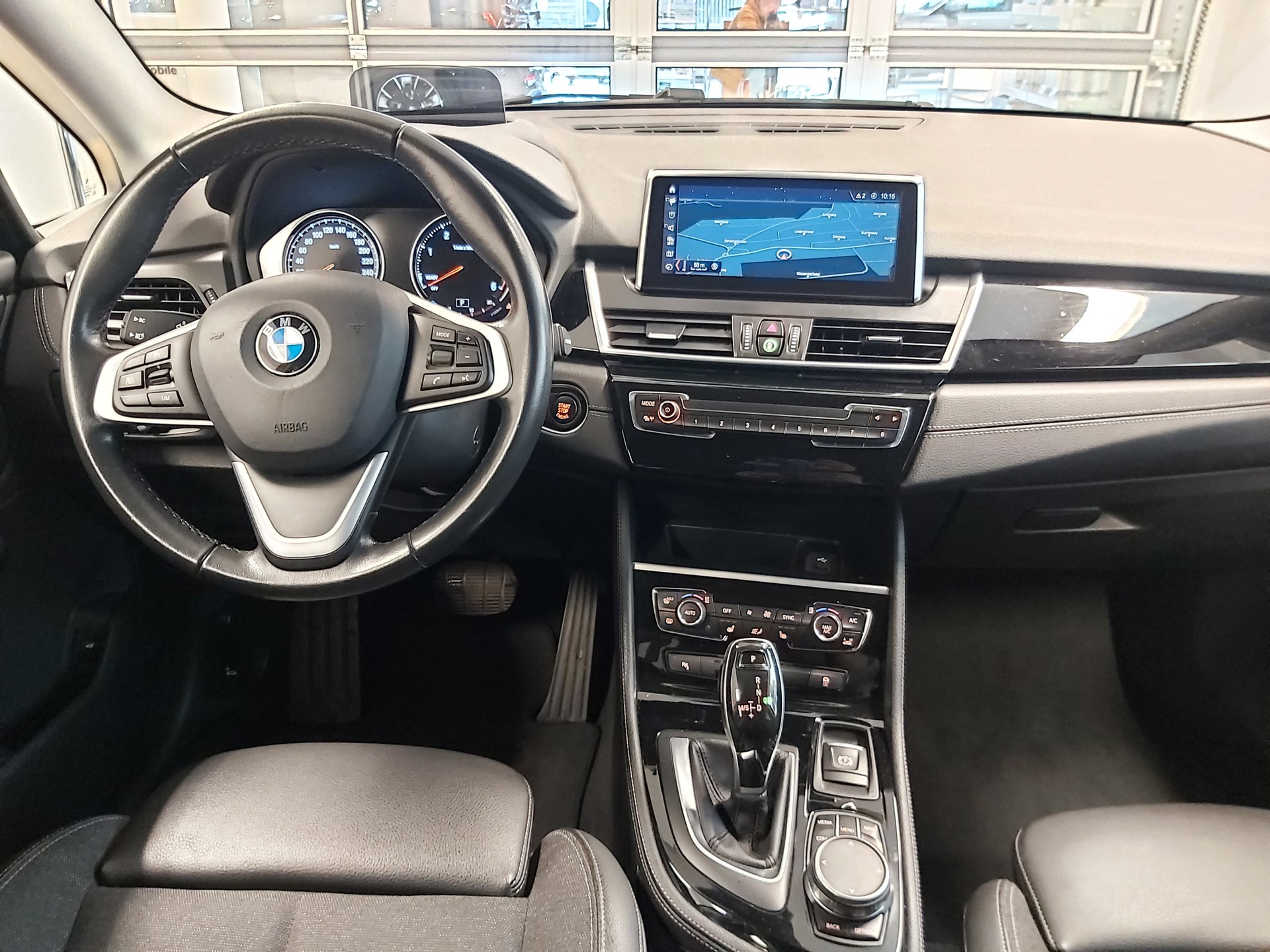 BMW 218d xDrive Active Tourer Sport Line-image-12