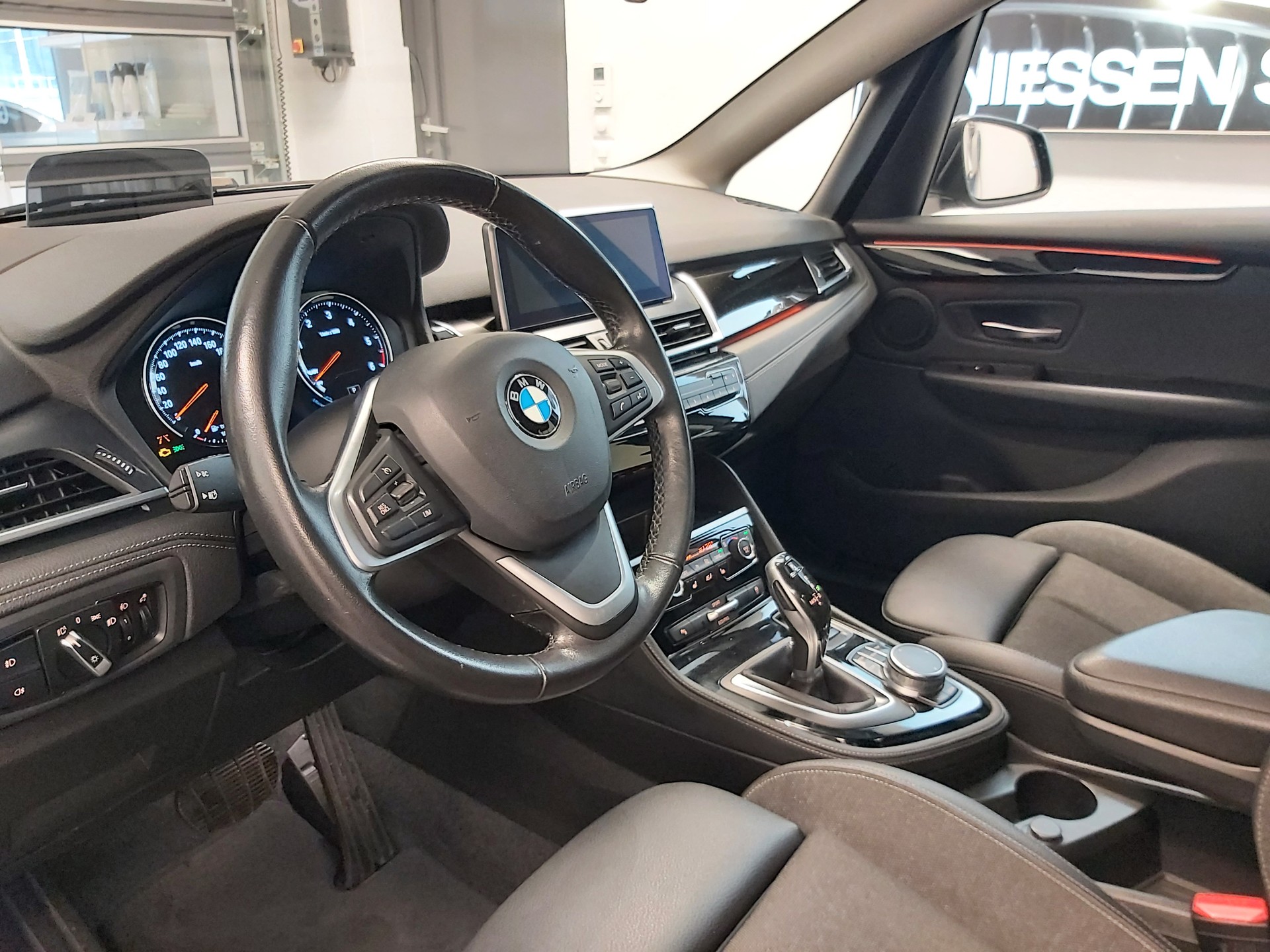 BMW 218d xDrive Active Tourer Sport Line-image-9