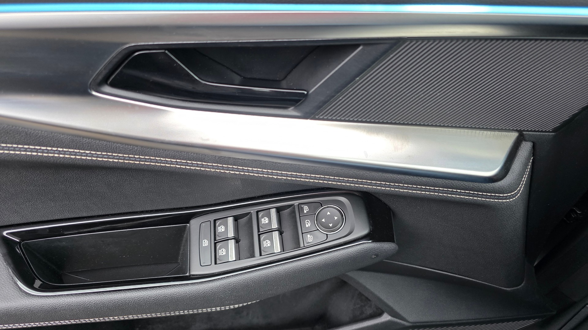 RENAULT Rafale 1.2 E-Tech Hybrid 200 Techno-image-29
