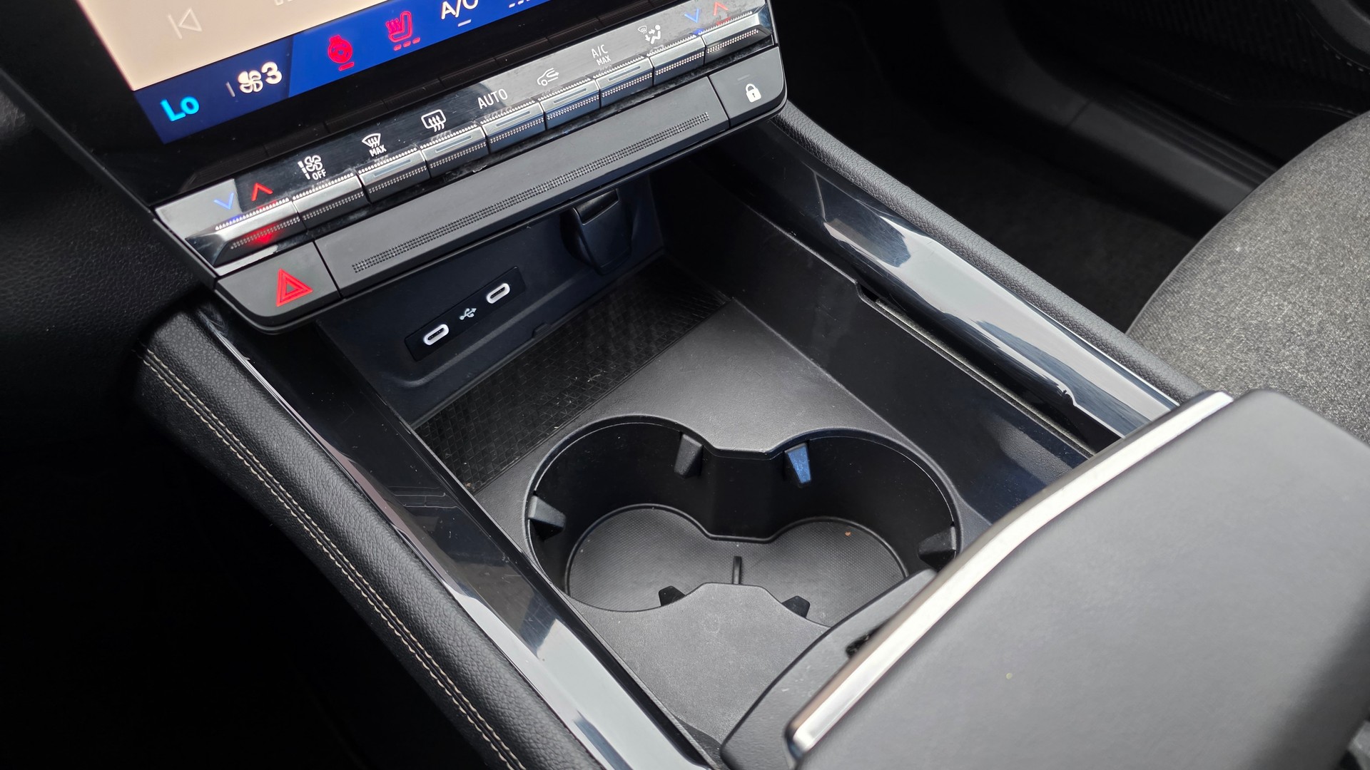 RENAULT Rafale 1.2 E-Tech Hybrid 200 Techno-image-26