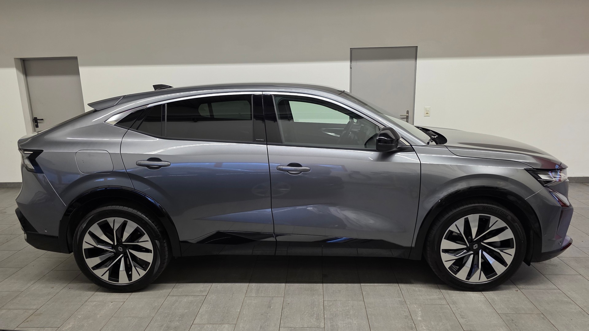 RENAULT Rafale 1.2 E-Tech Hybrid 200 Techno-showroom-element-2