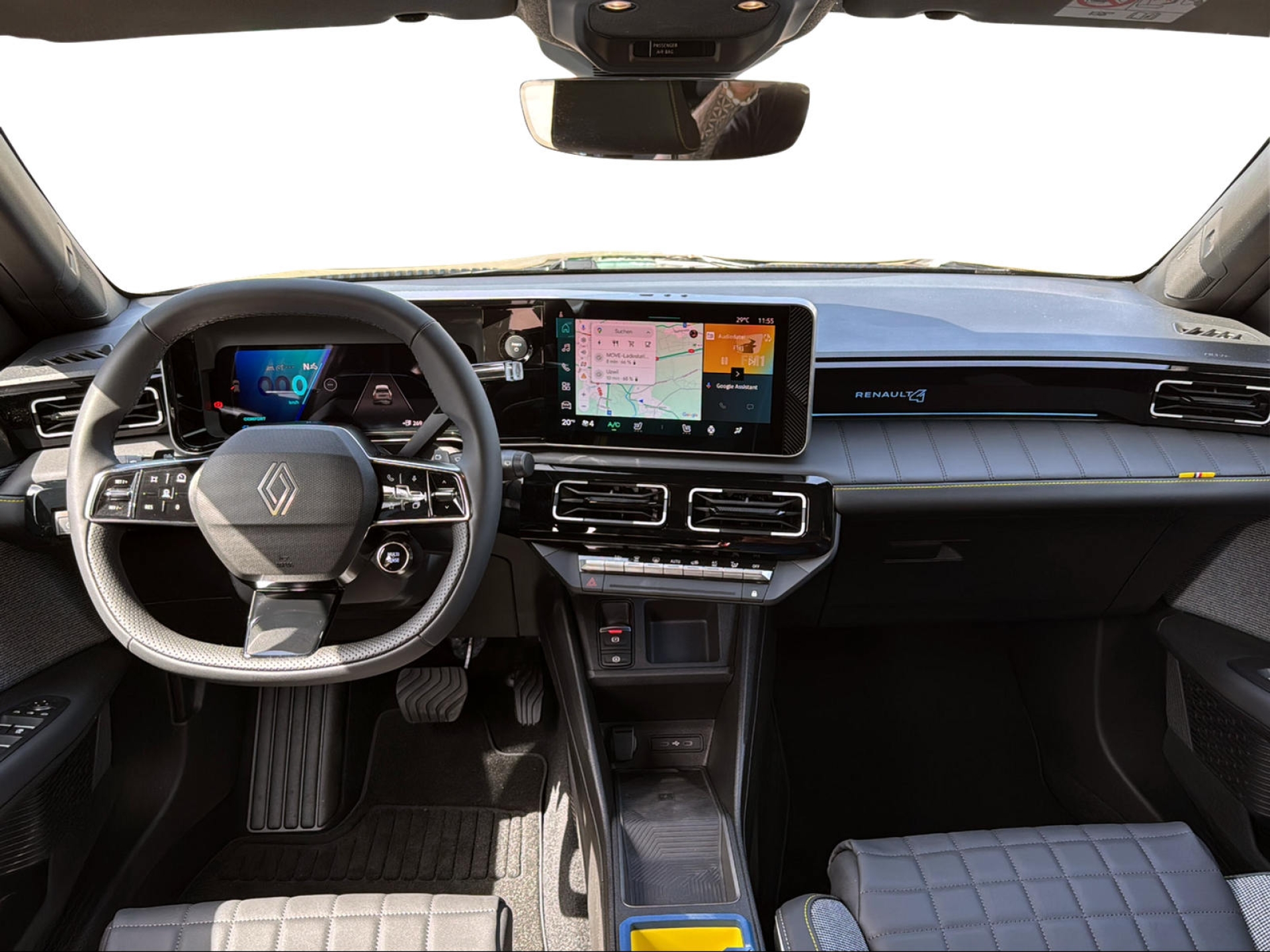 RENAULT R4 E-Tech Comfort Range iconic-image-13