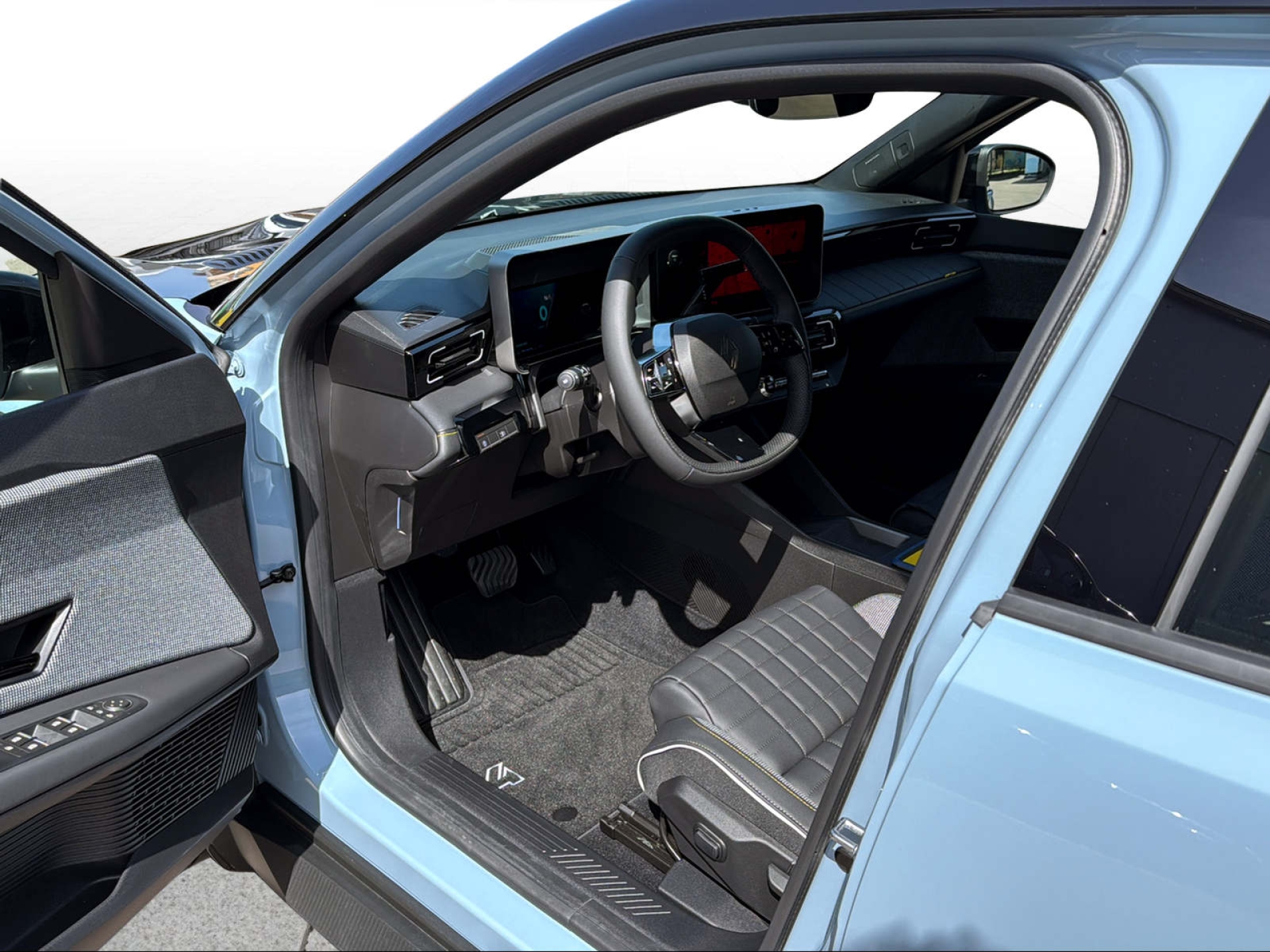 RENAULT R4 E-Tech Comfort Range iconic-image-9
