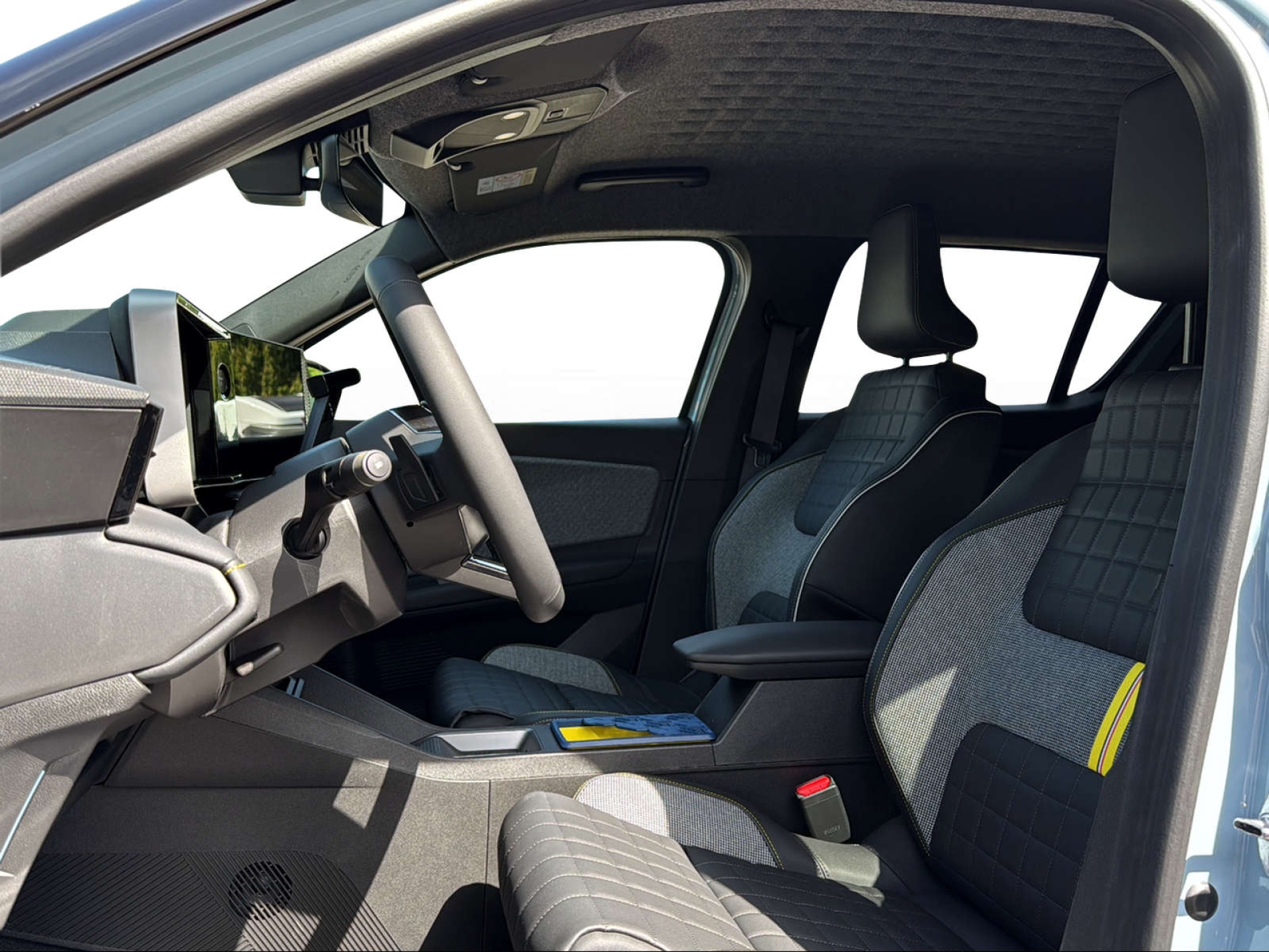 RENAULT R4 E-Tech Comfort Range iconic-image-11