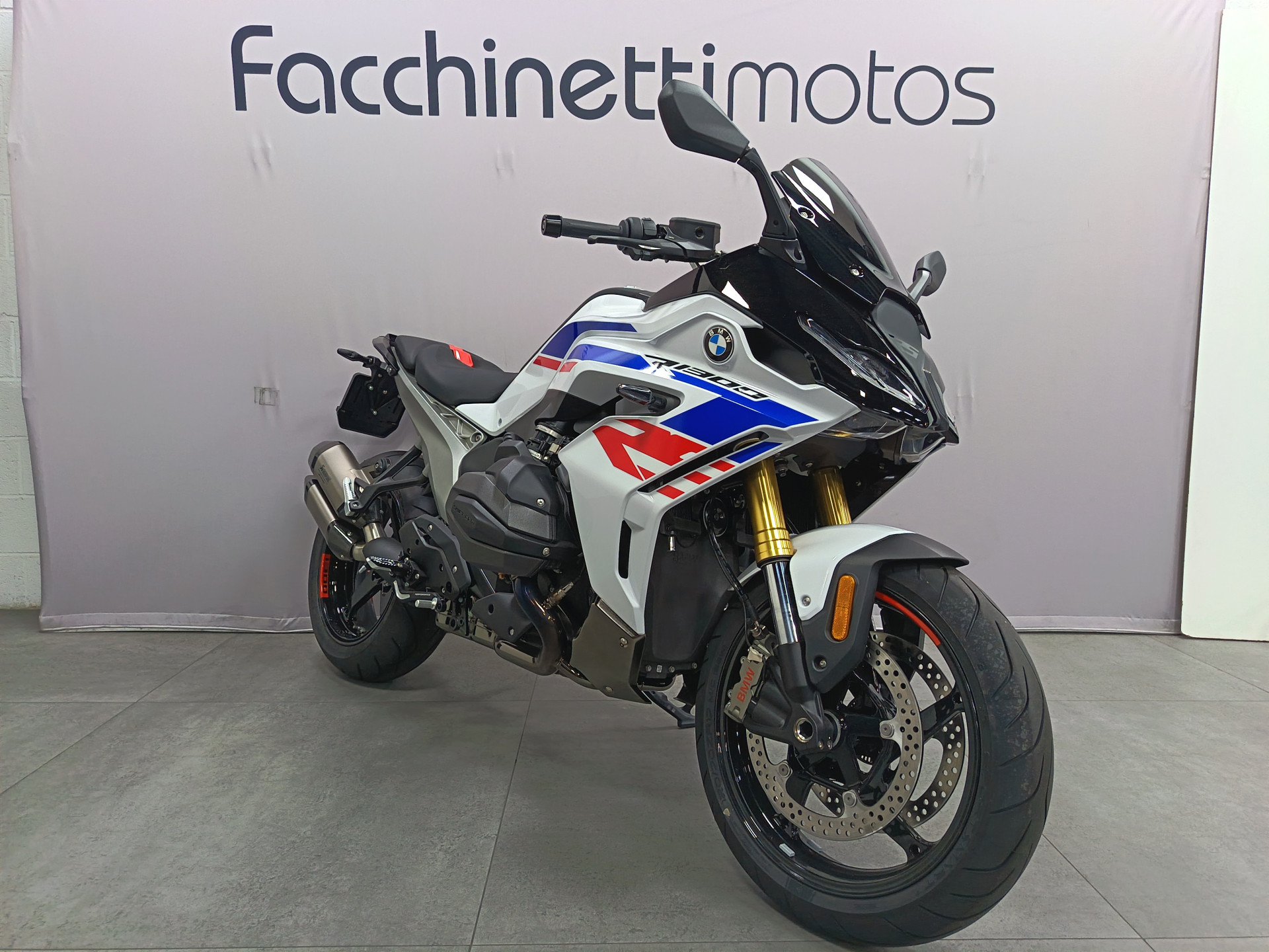 BMW R 1300 RS Performance *** Leasing 3.9% ***-showroom-element-1