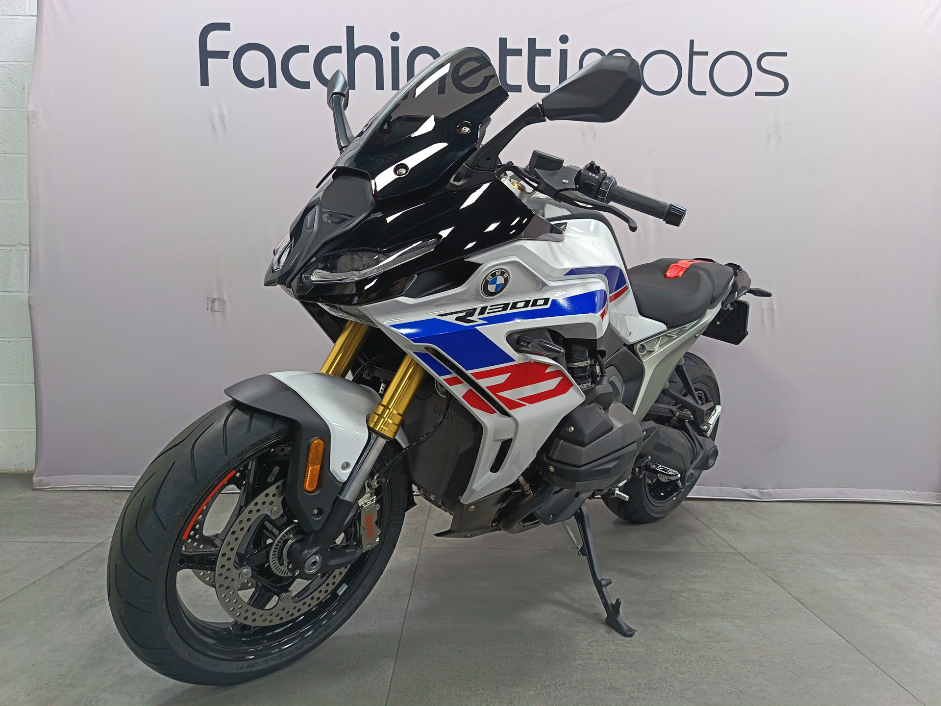 BMW R 1300 RS Performance *** Leasing 3.9% ***-showroom-element-2