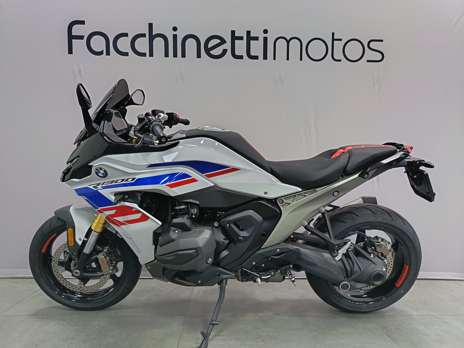 BMW R 1300 RS Performance *** Leasing 3.9% ***-showroom-element-3