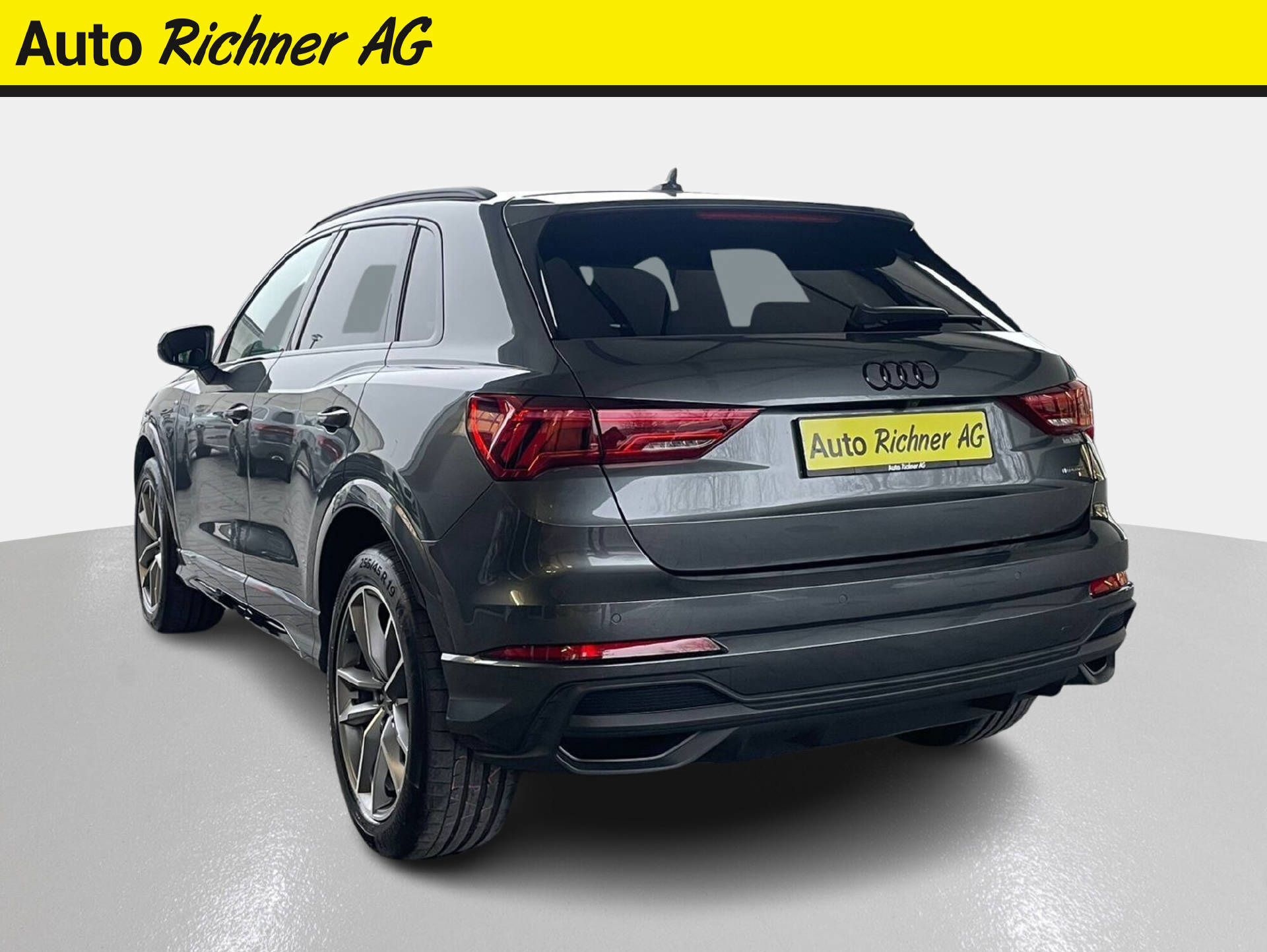 AUDI Q3 2.0 45 TFSI S line quattro S-Tronic-image-4