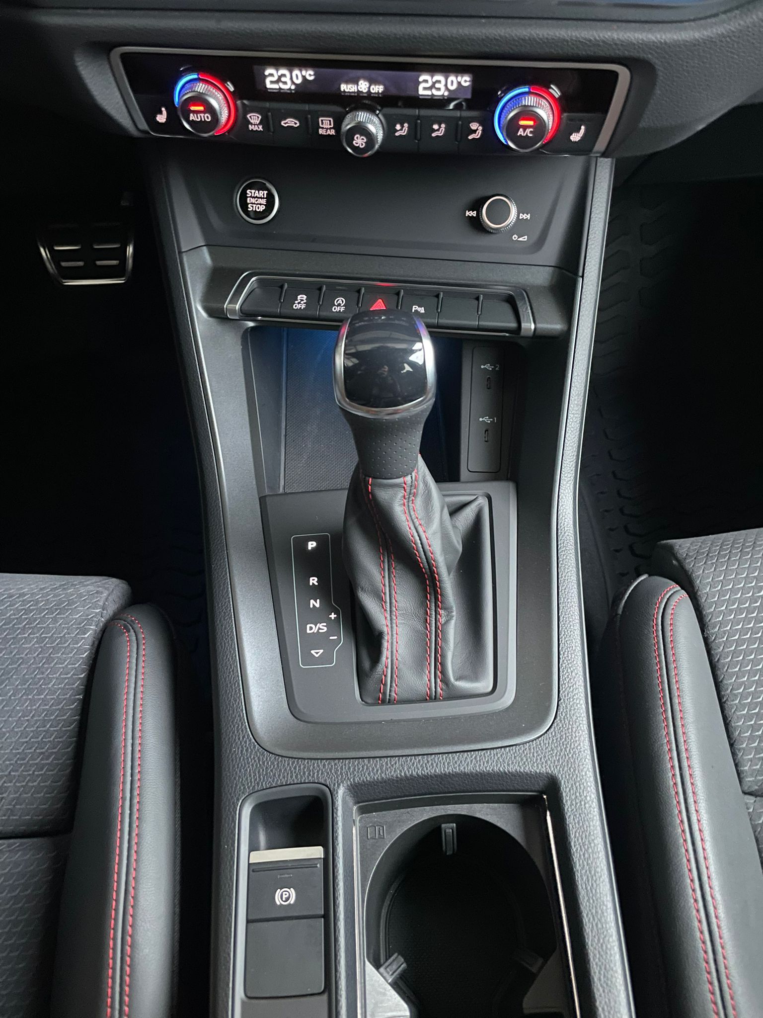 AUDI Q3 2.0 45 TFSI S line quattro S-Tronic-image-9