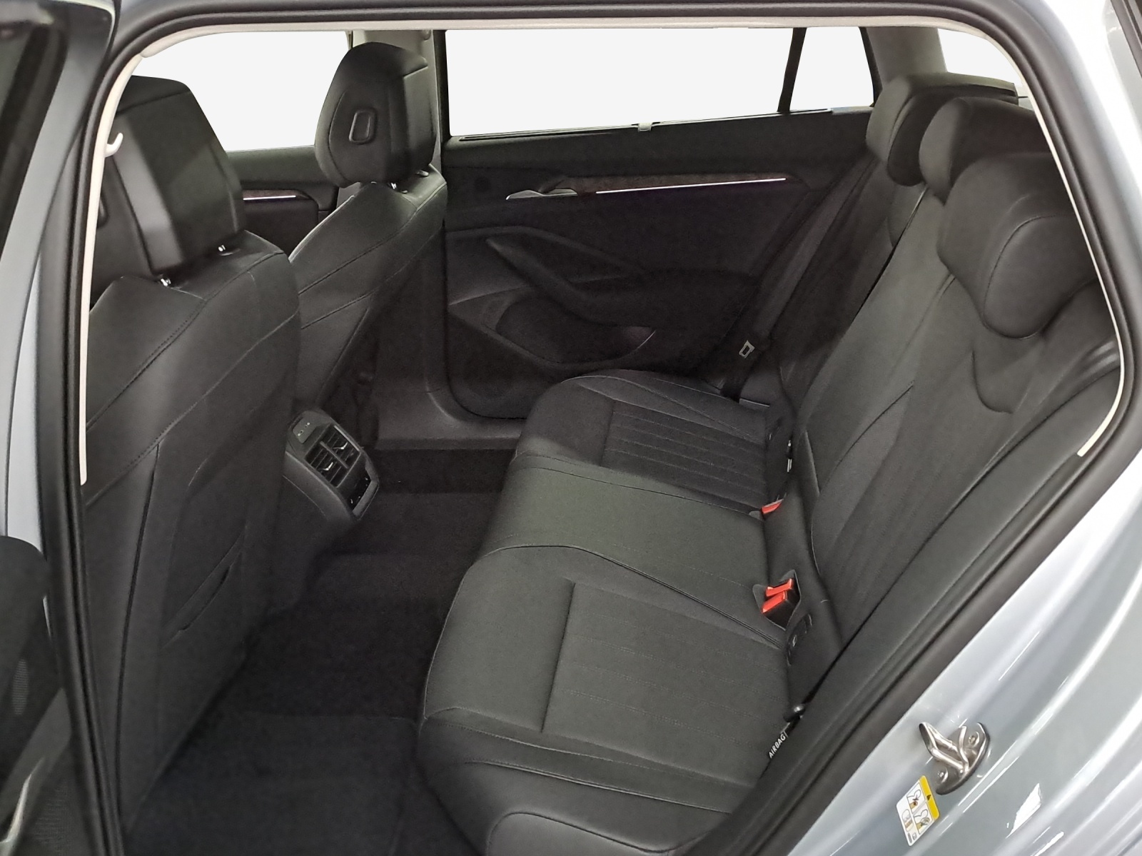 SKODA Superb Combi 2.0 TDi L&K 4x4 DSG-image-11
