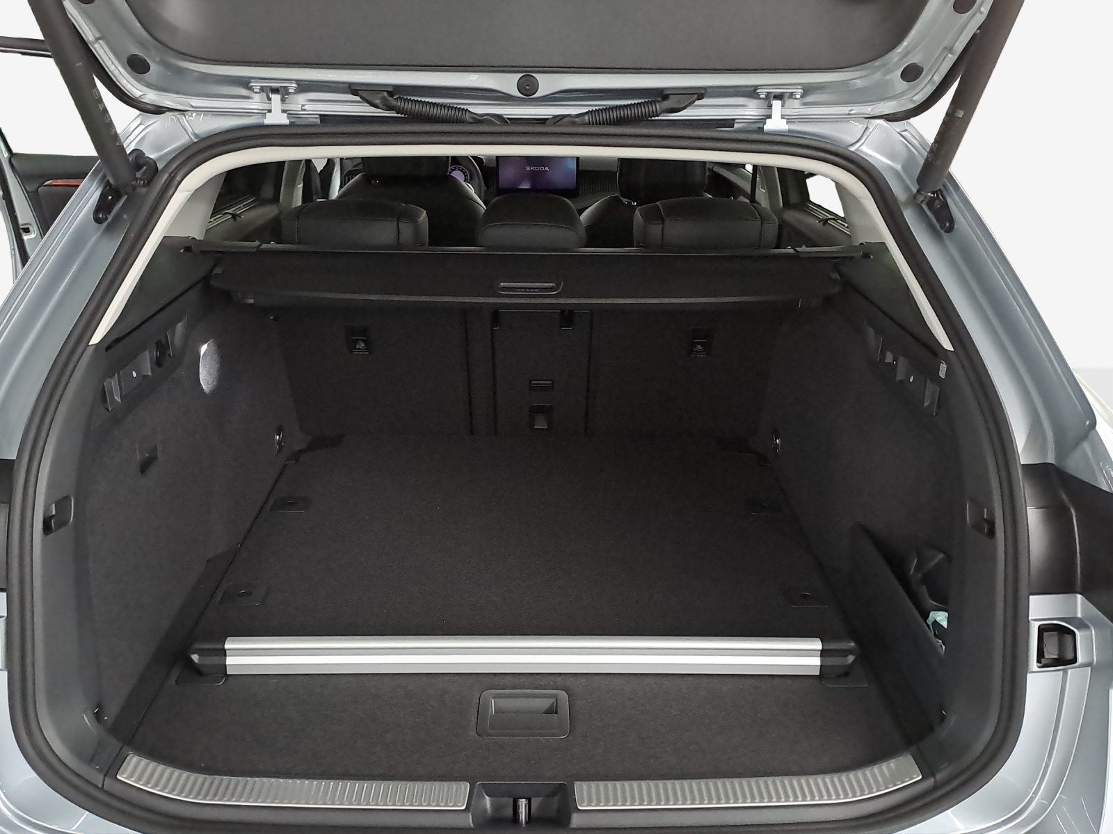 SKODA Superb Combi 2.0 TDi L&K 4x4 DSG-image-12