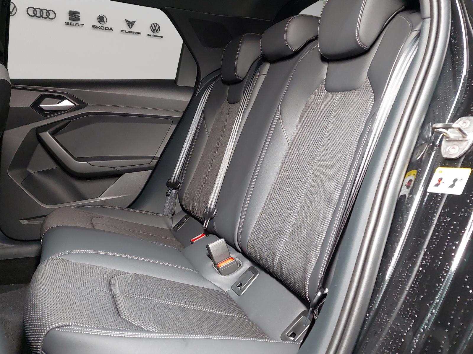AUDI A1 Sportback 30 TFSI Attraction S-tronic-image-8