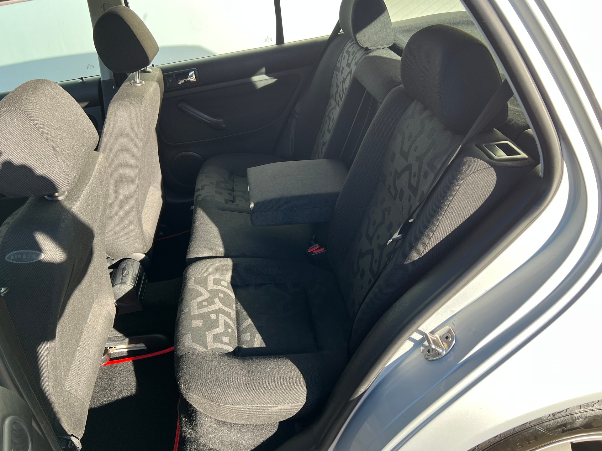 VW Golf 1.6 Celebration-image-7