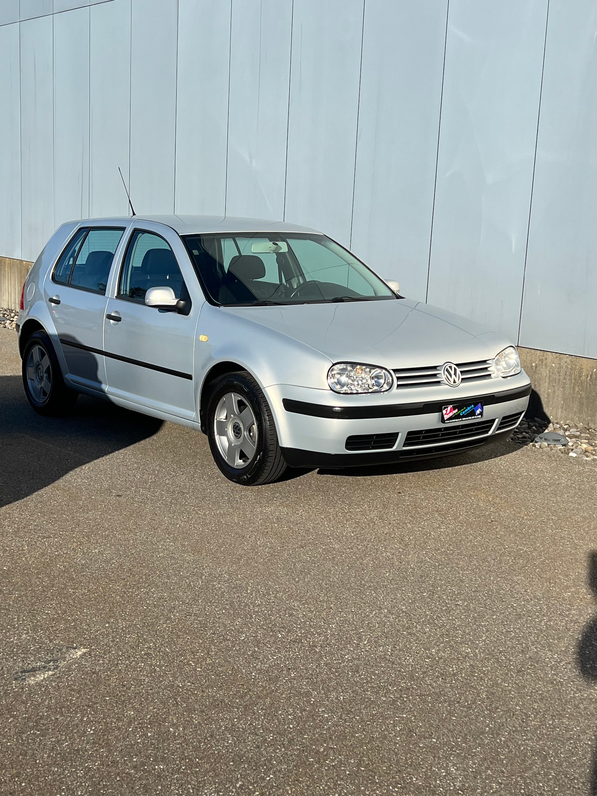 VW Golf 1.6 Celebration-image-1