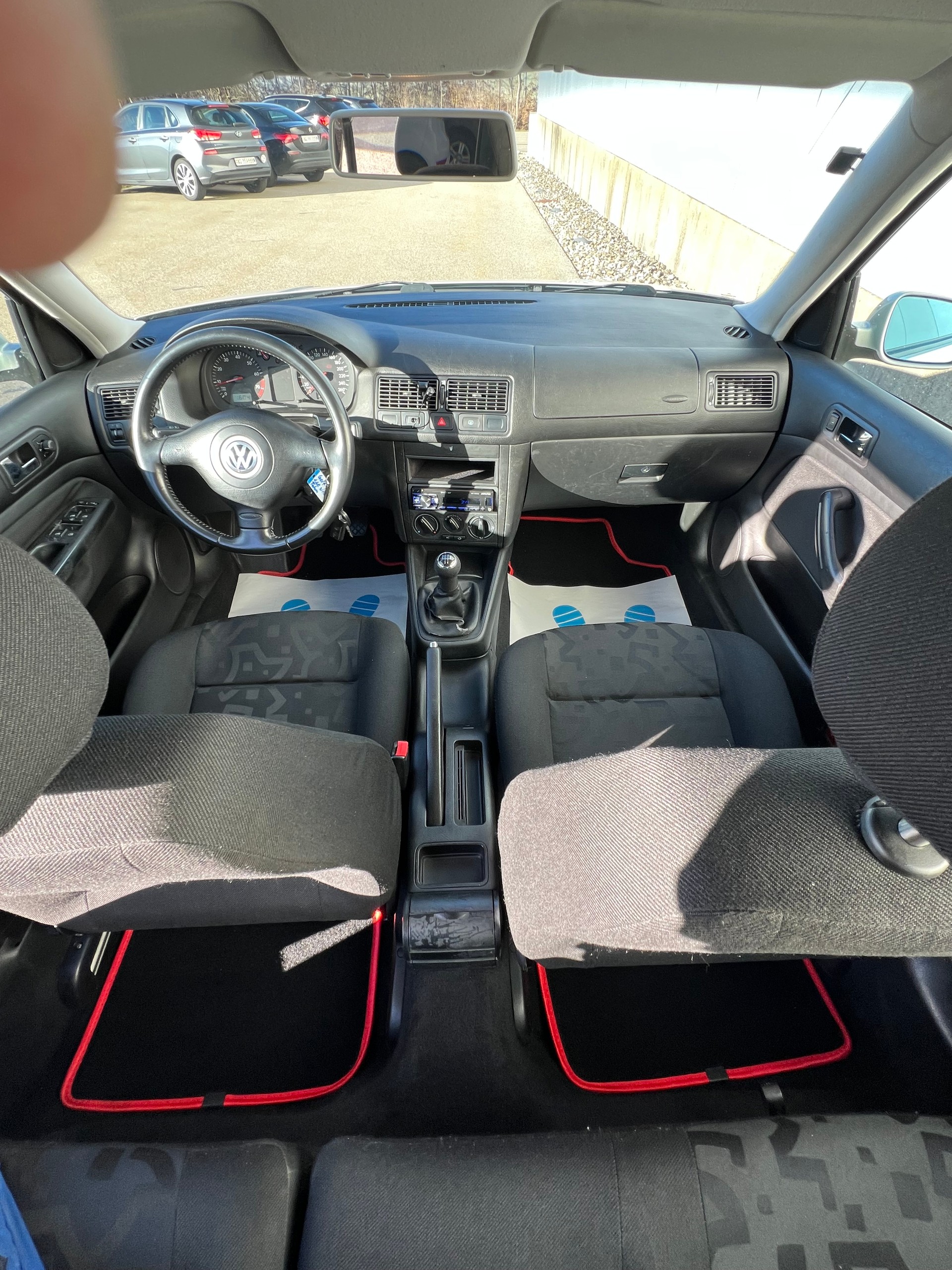 VW Golf 1.6 Celebration-image-8
