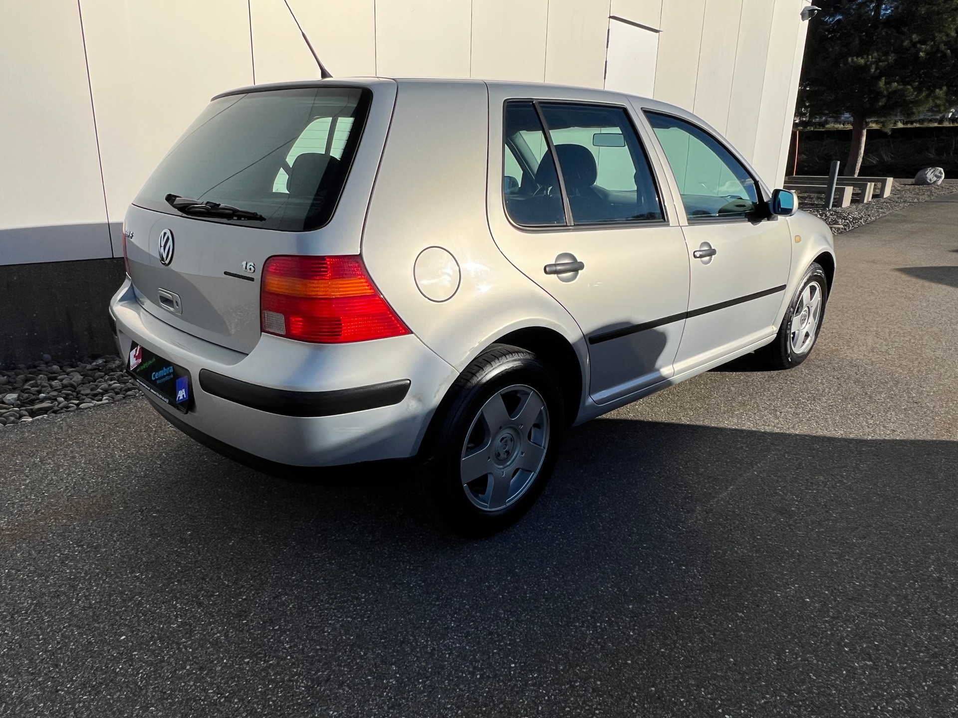 VW Golf 1.6 Celebration-image-3